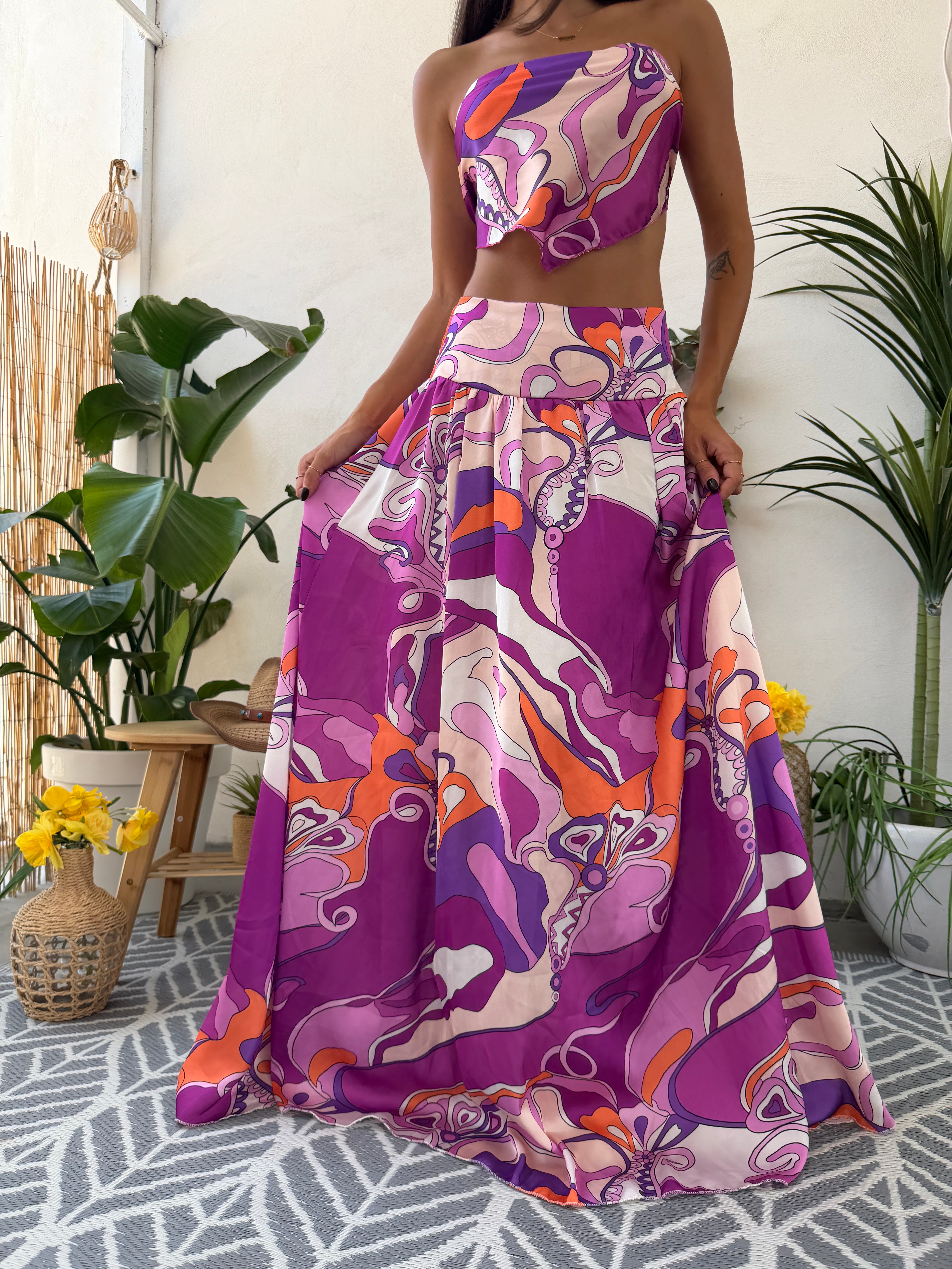 Coordinato fantasia con top foulard e gonna lunga