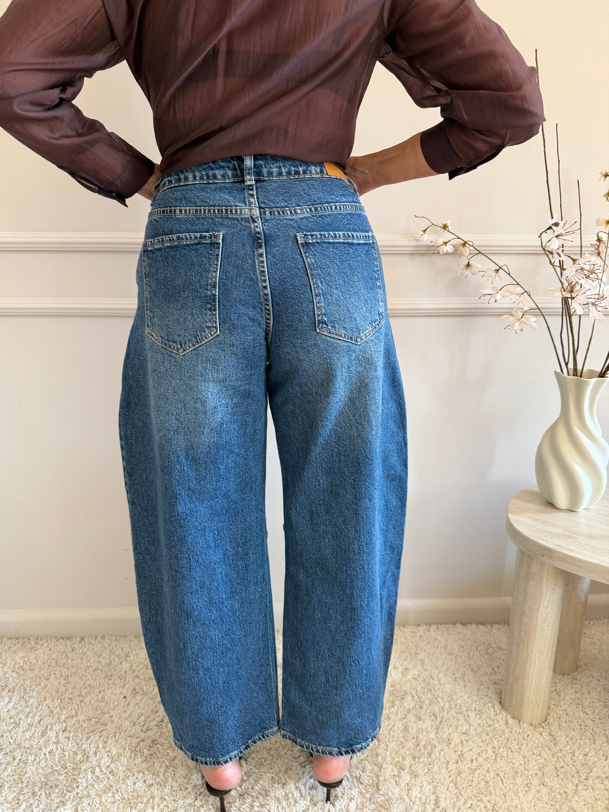 Jeans Gamba Ampia con Vita Asimmetrica