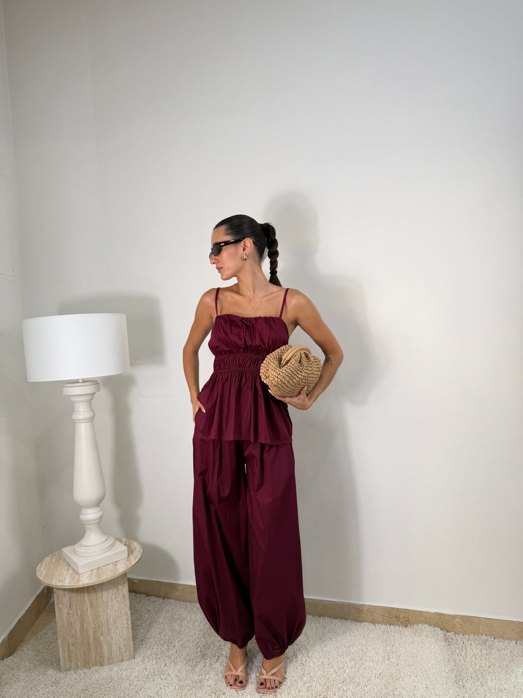 Completo con top arricciato e pantalone balloon