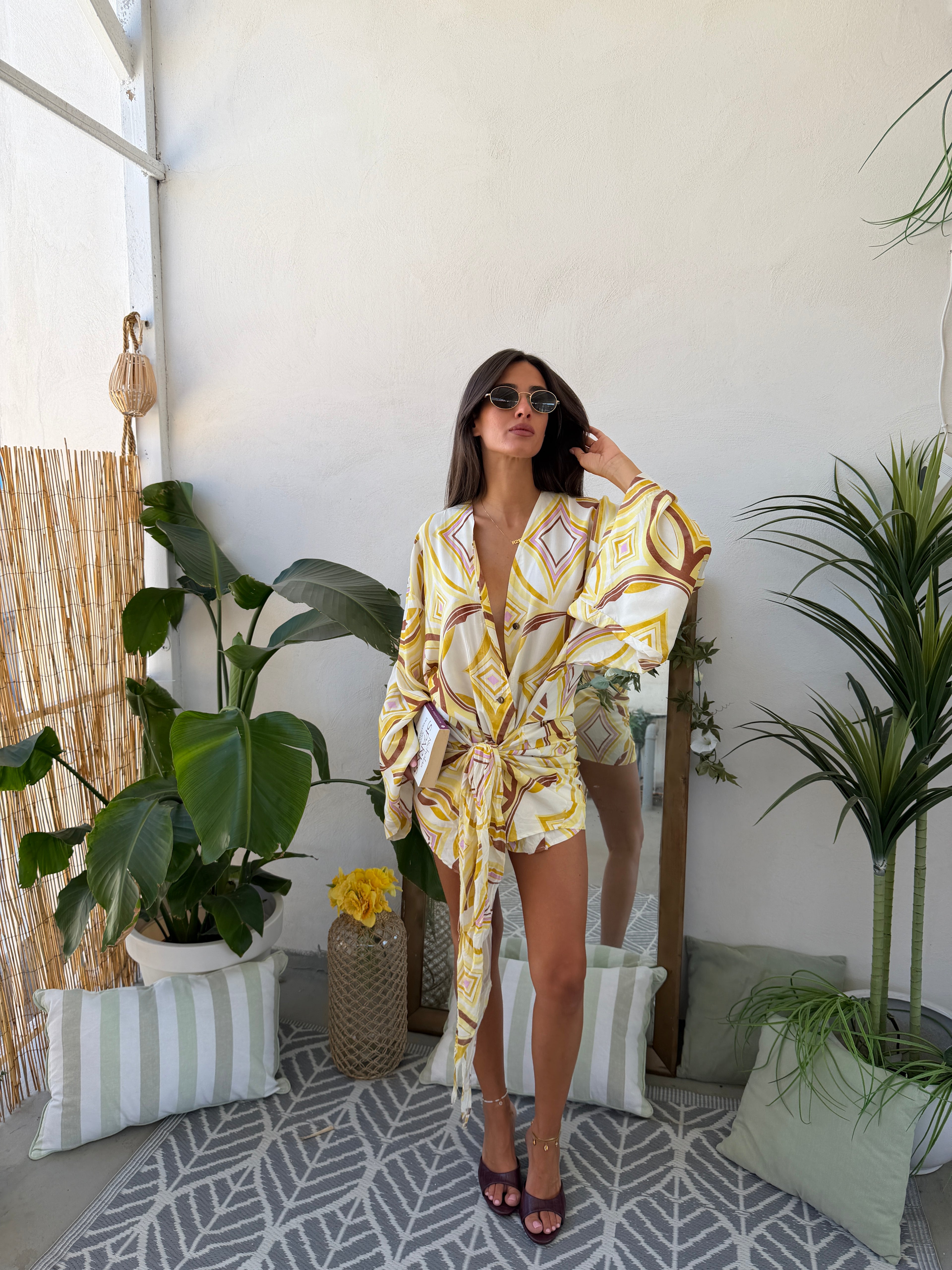 Mini dress  fantasia con maniche maxi e cintura