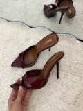 Sandali mule con tacco a spillo effetto vernice