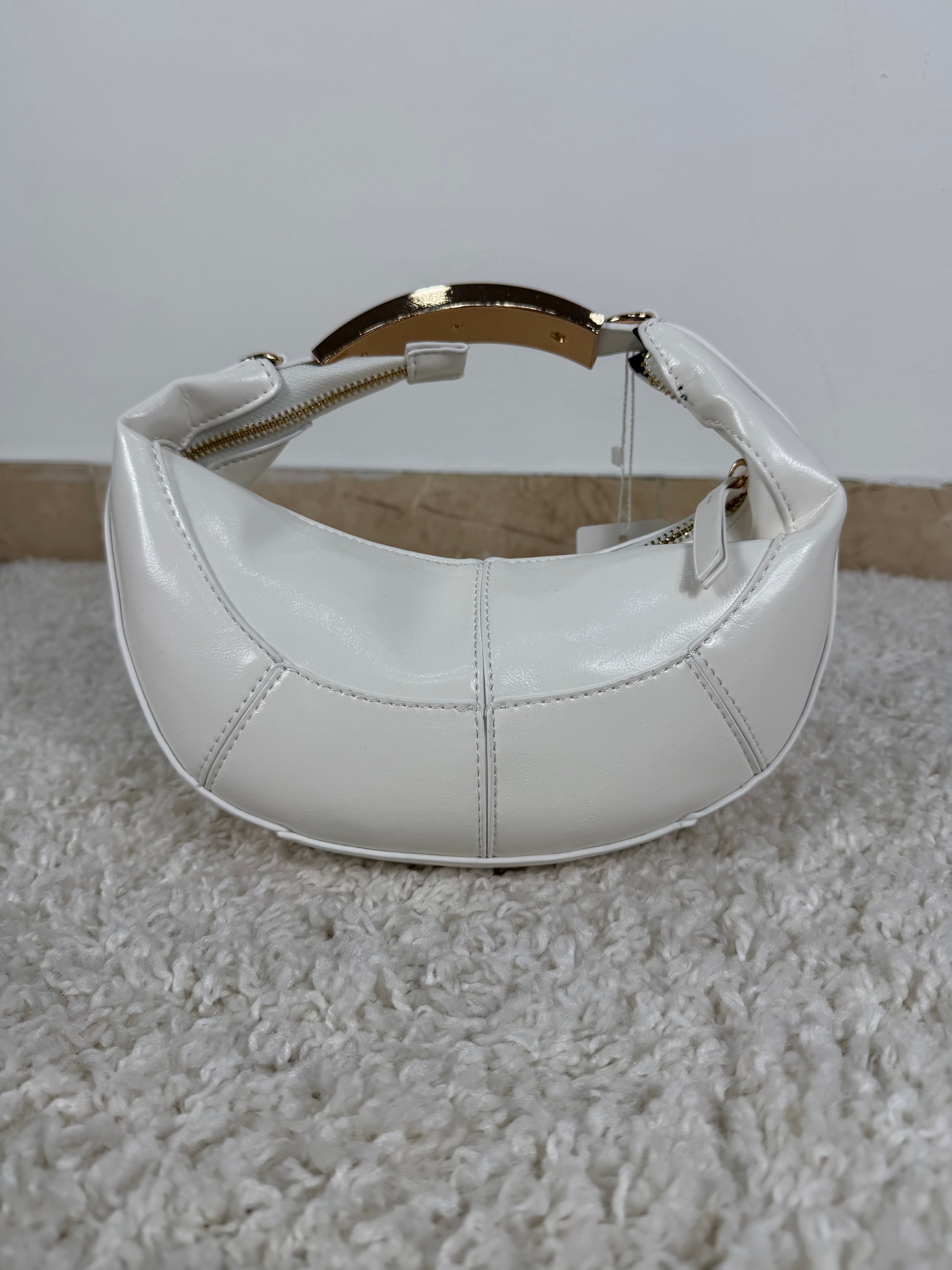 Borsa a spalla effetto luna – design morbido e moderno