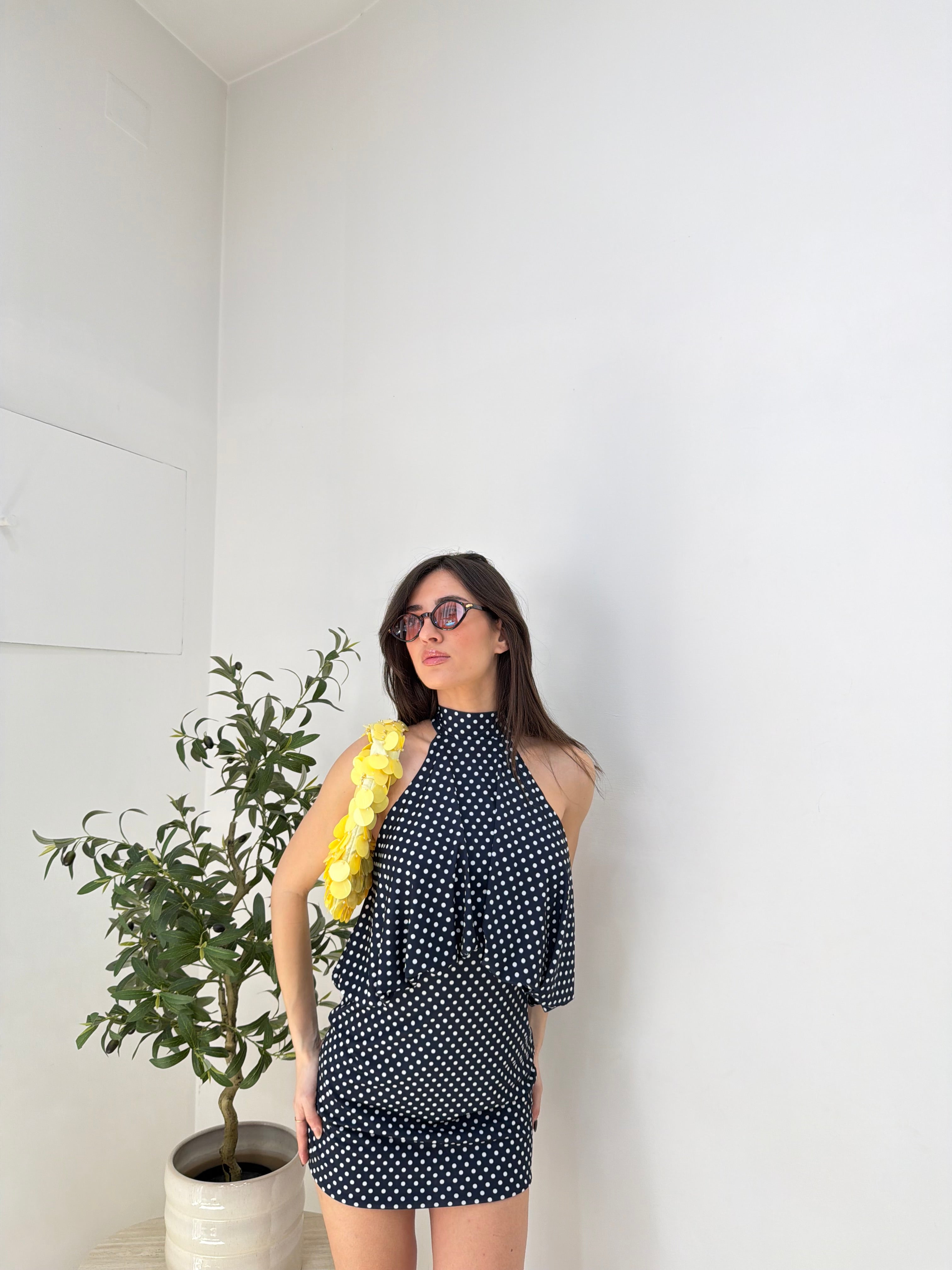 Abito mini a pois con scollo halter