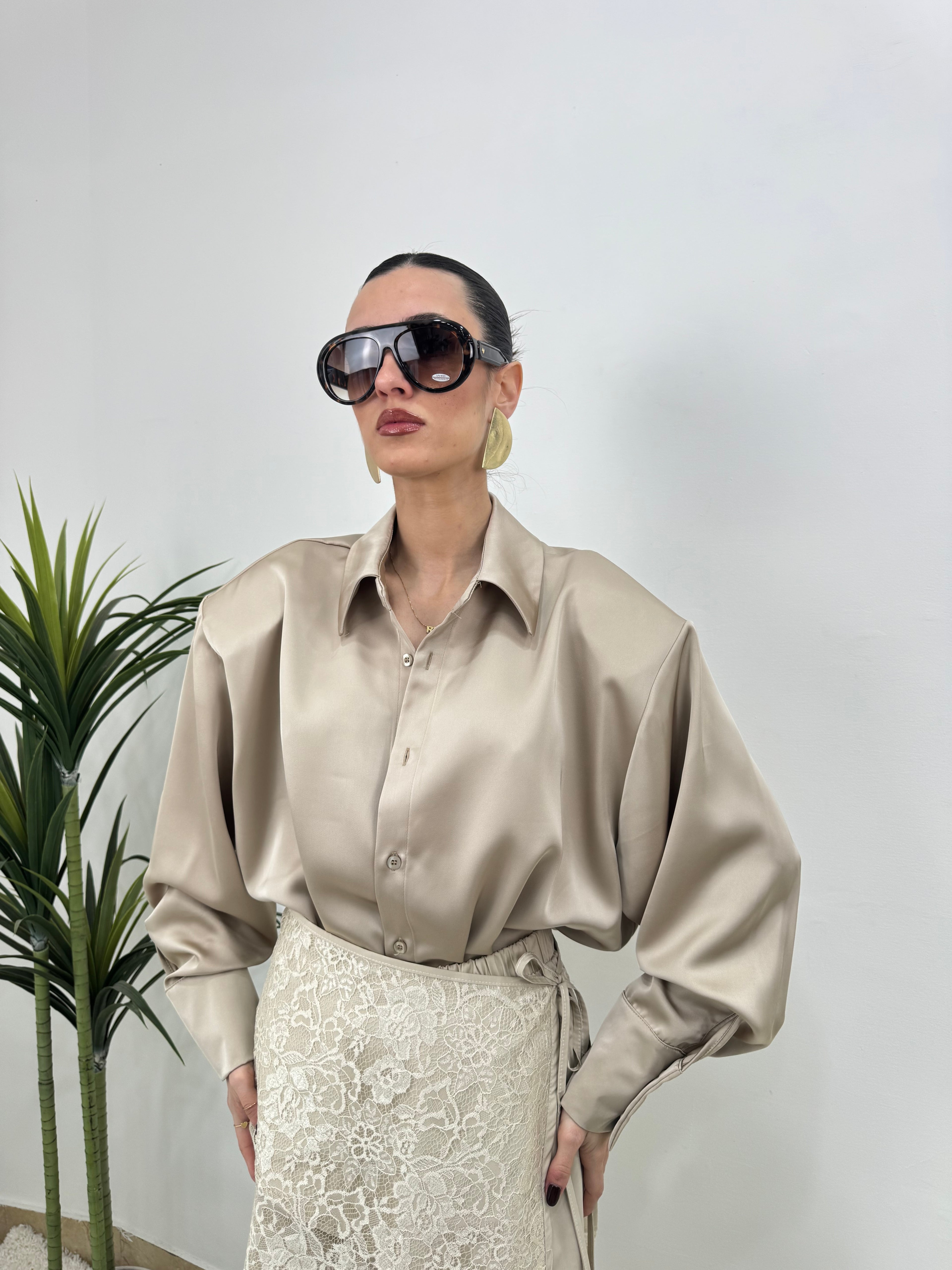 Camicia in raso oversize con spalline