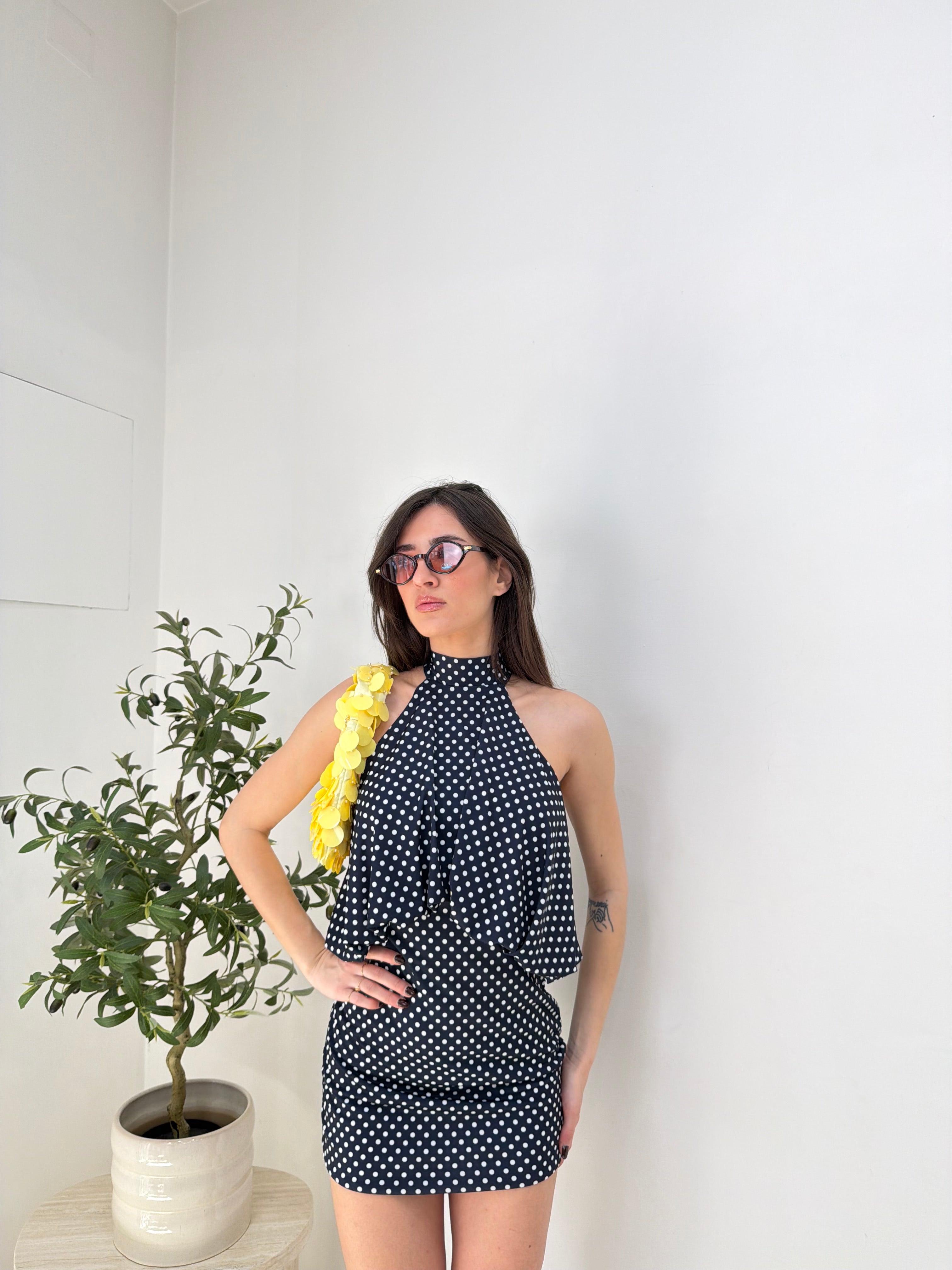 Abito mini a pois con scollo halter