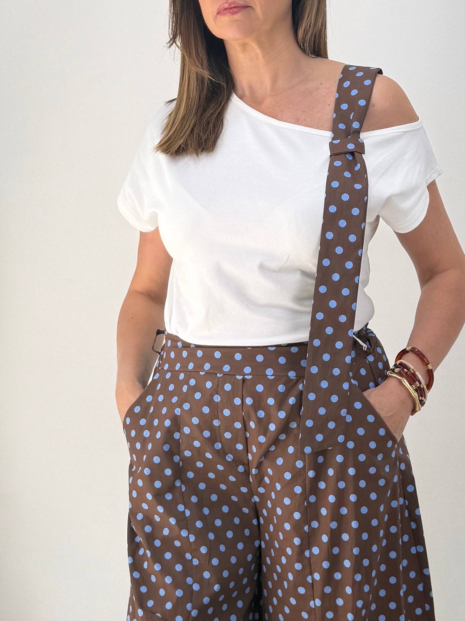 T-Shirt Monospalla con fusciacca pois