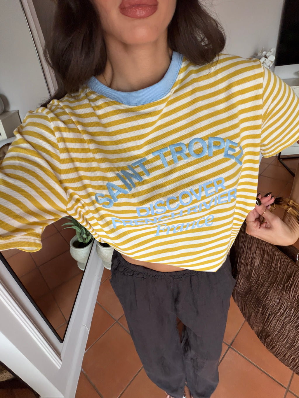 T-shirt crop a righe con ricamo frontale Saint tropez