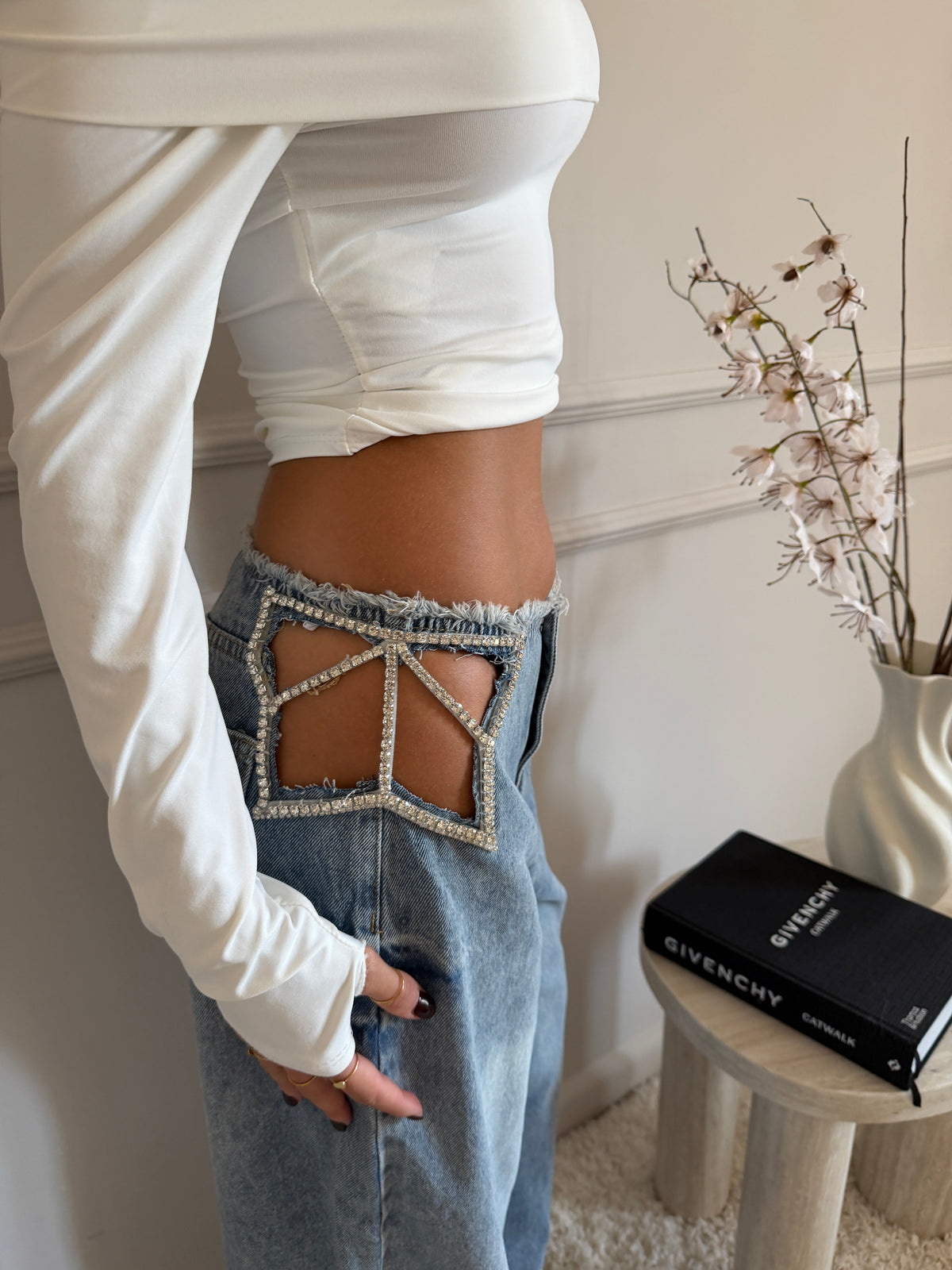 Jeans Wide Leg con Dettagli Cut-Out e Strass