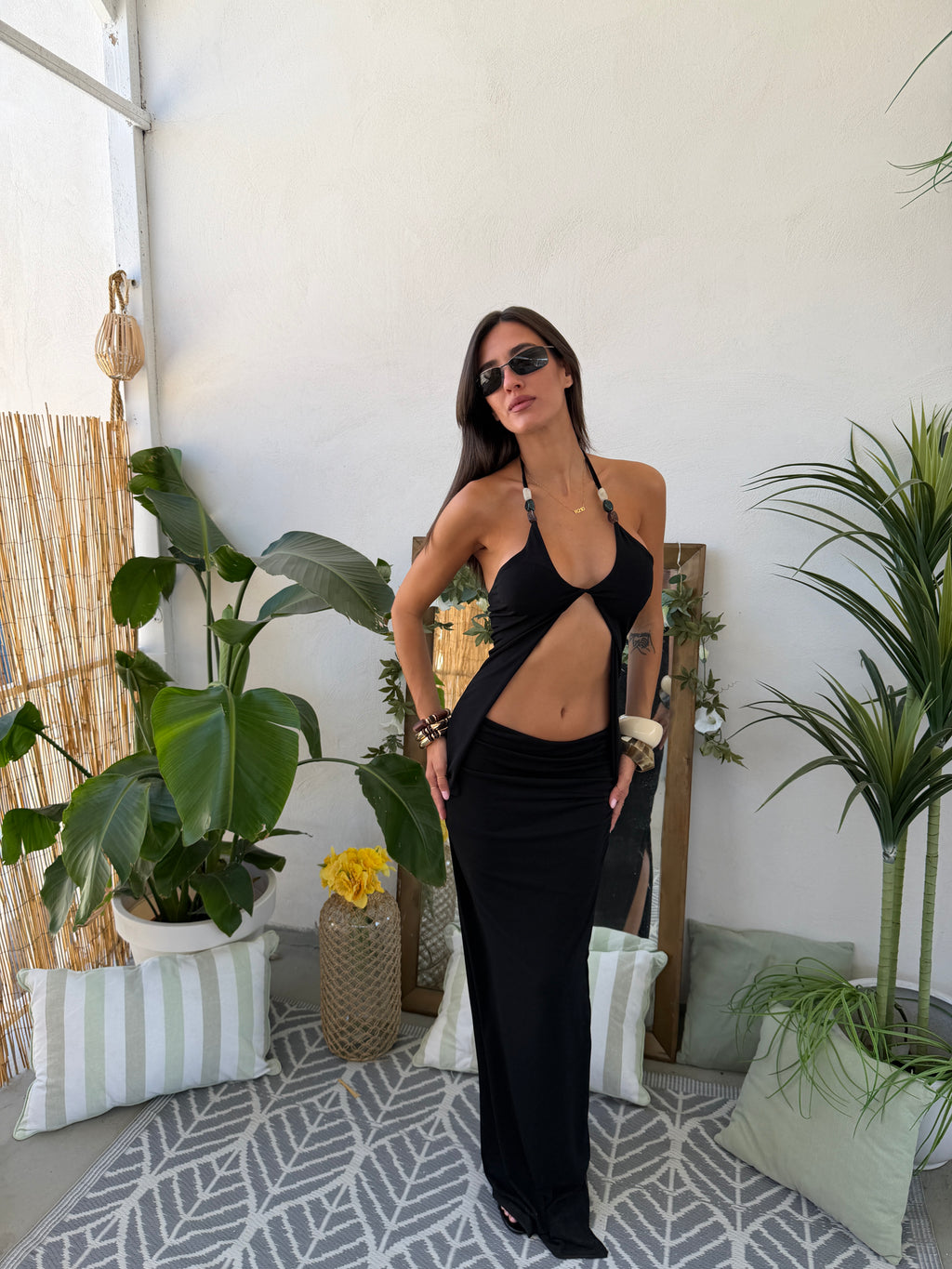 Coordinato con top cut-out e gonna lunga