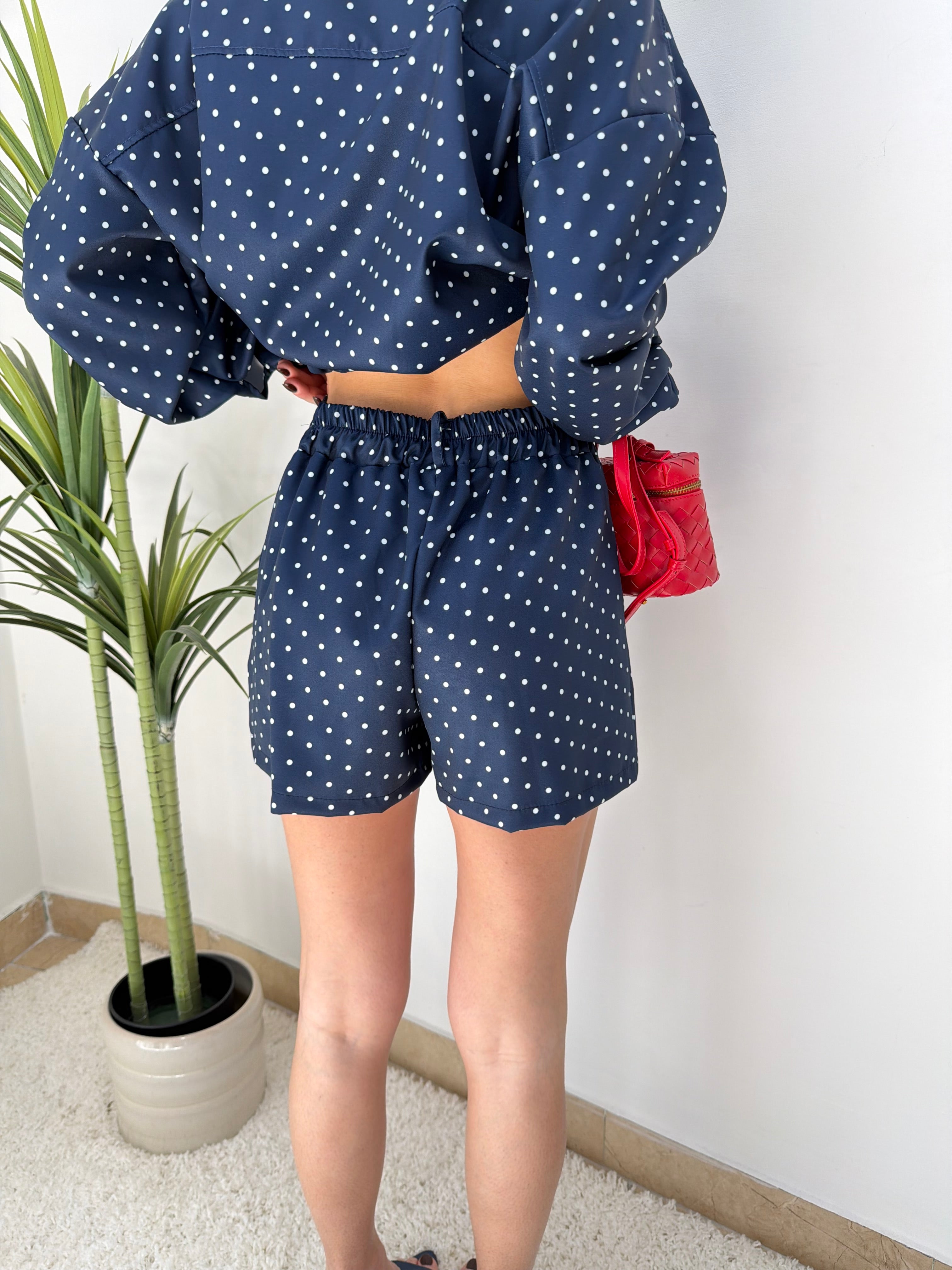 Coordinato pois con giacca crop a zip e shorts