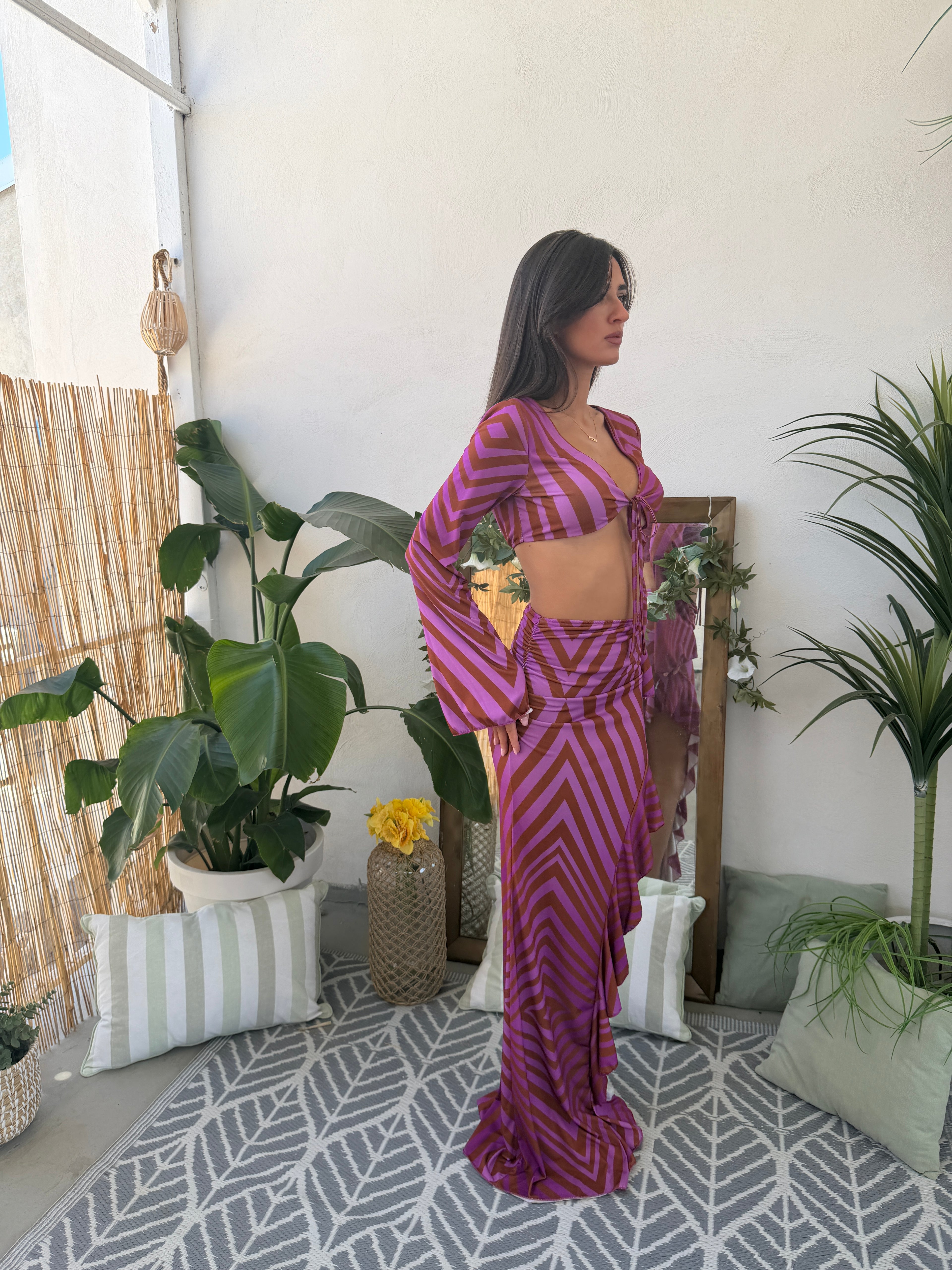 Coordinato con top a maniche lunghe e gonna lunga drappeggiata