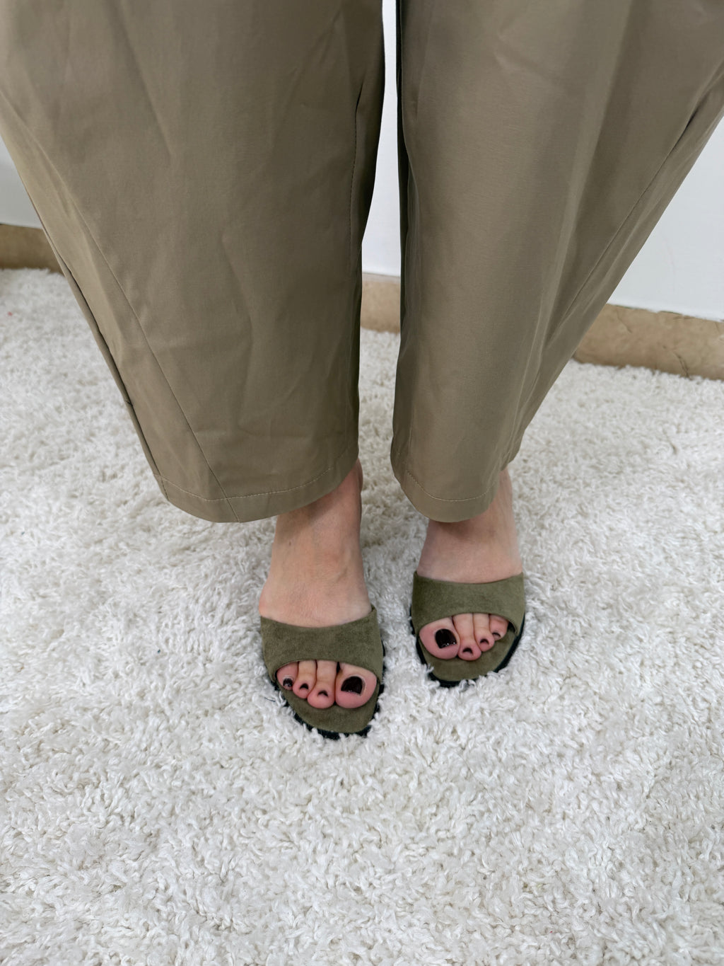 Sandalo mule fashion con fascia larga