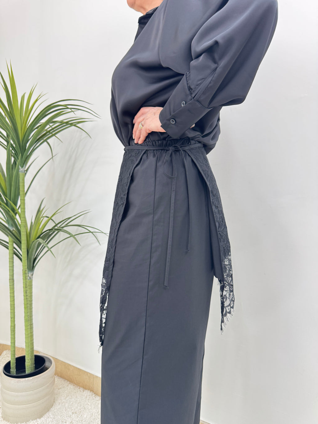 Pantalone con fusciacca in pizzo
