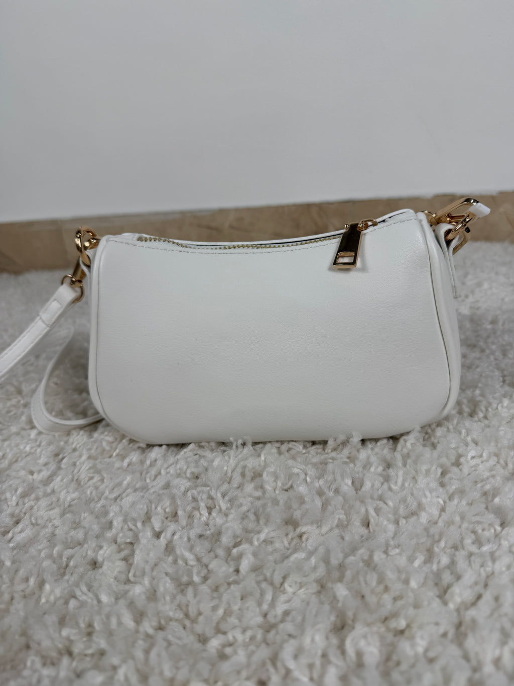 Borsa mini  con catena dorata e tracolla