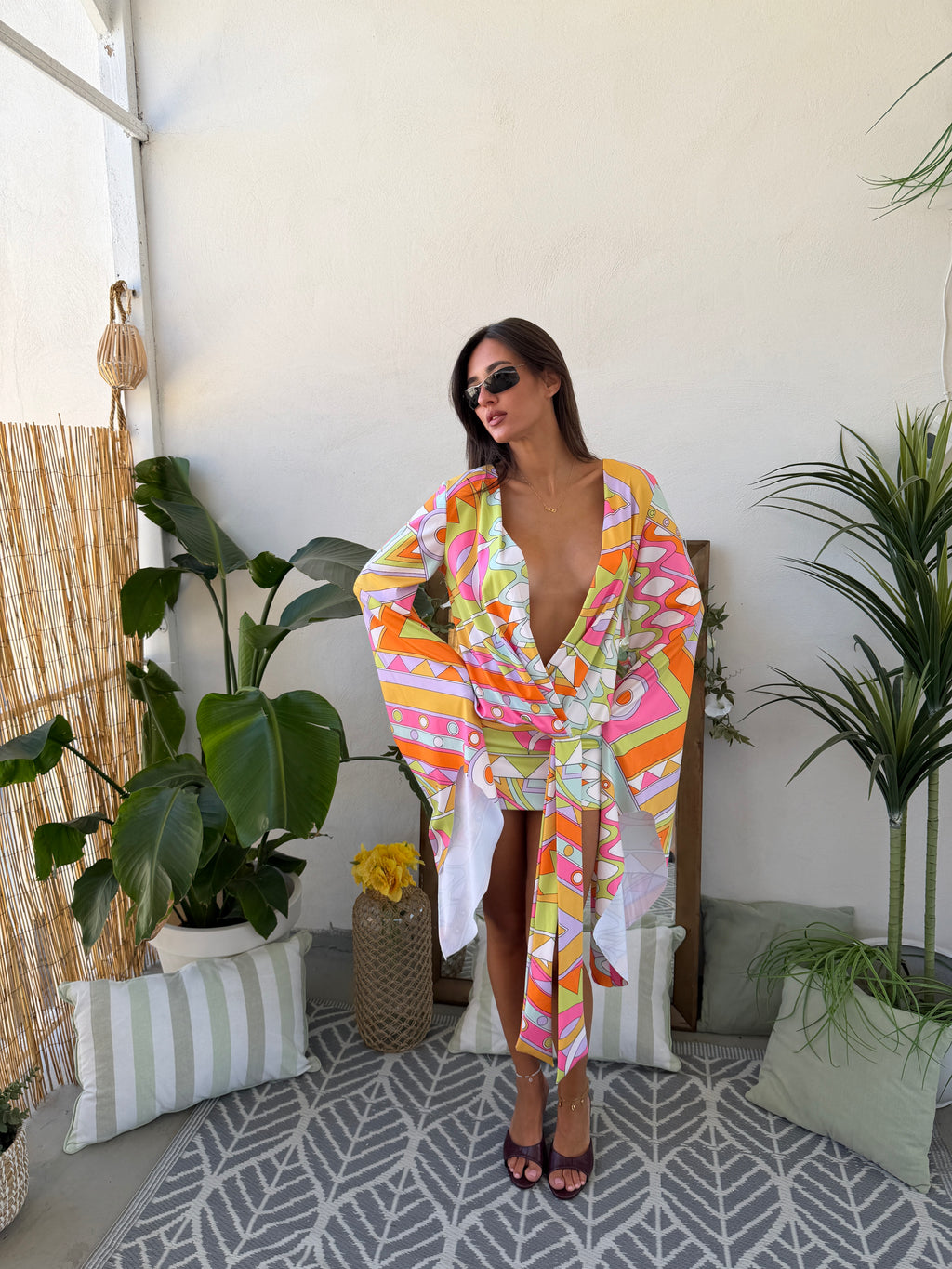 Mini dress  fantasia con maniche maxi e cintura