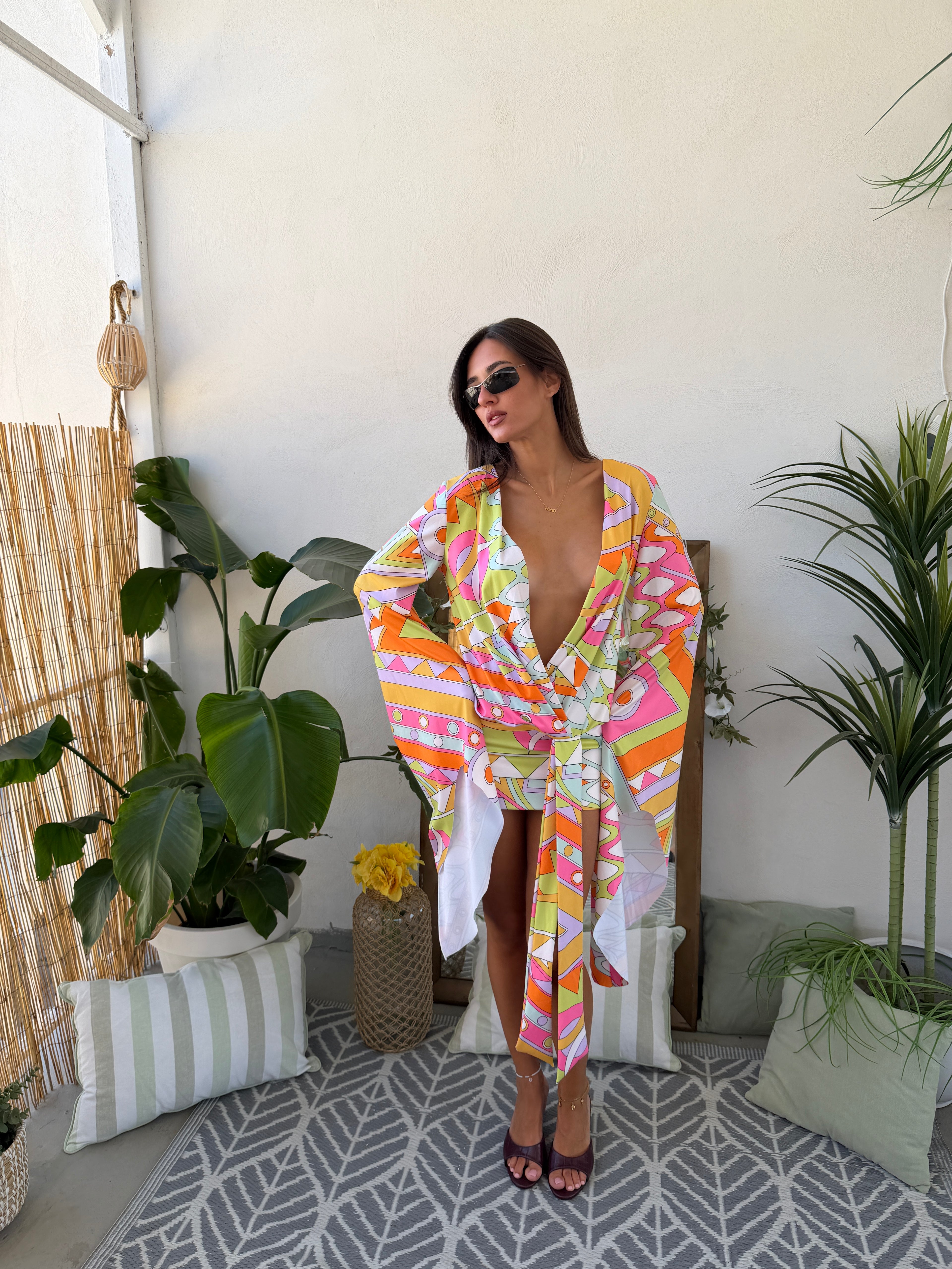 Mini dress  fantasia con maniche maxi e cintura