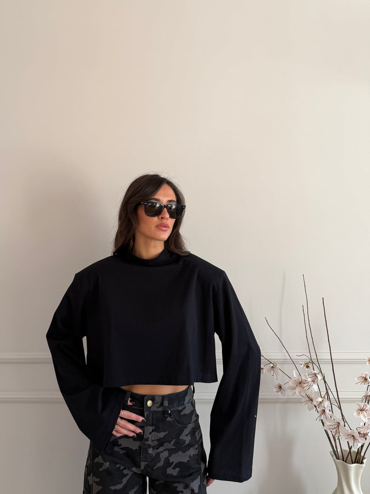 Longsleeve Crop mezzo collo  con Maniche Svasate
