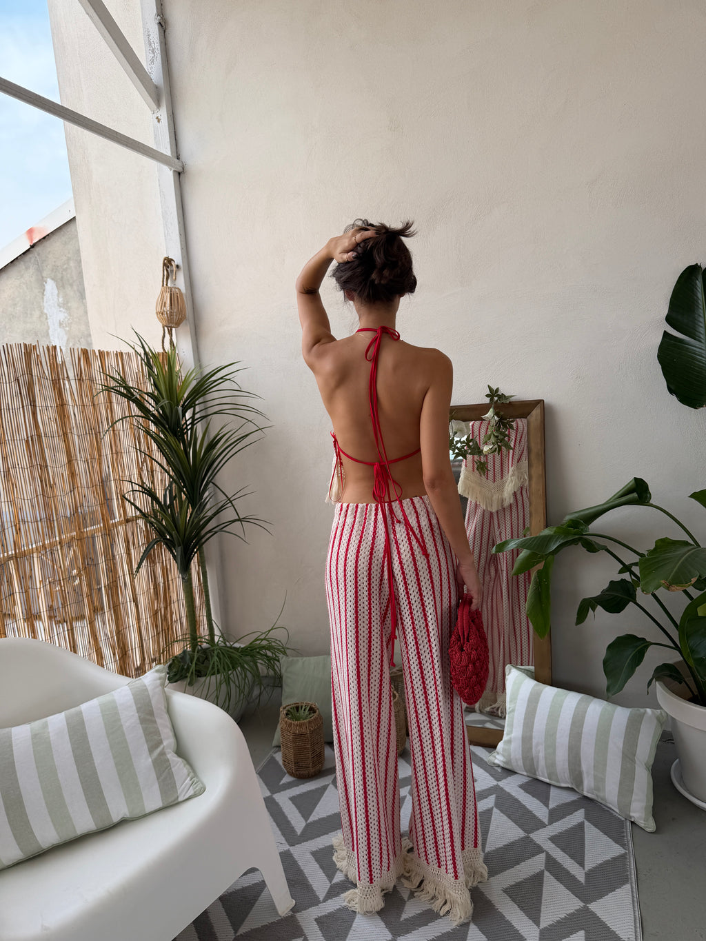 Coordinato in maglia traforata con top a e pantalone palazzo con frange