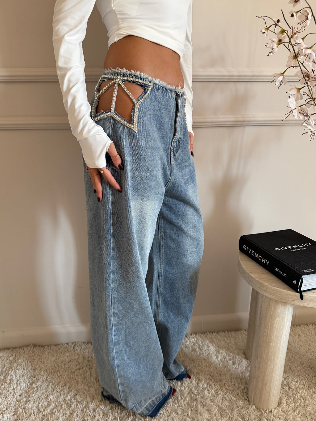 Jeans Wide Leg con Dettagli Cut-Out e Strass