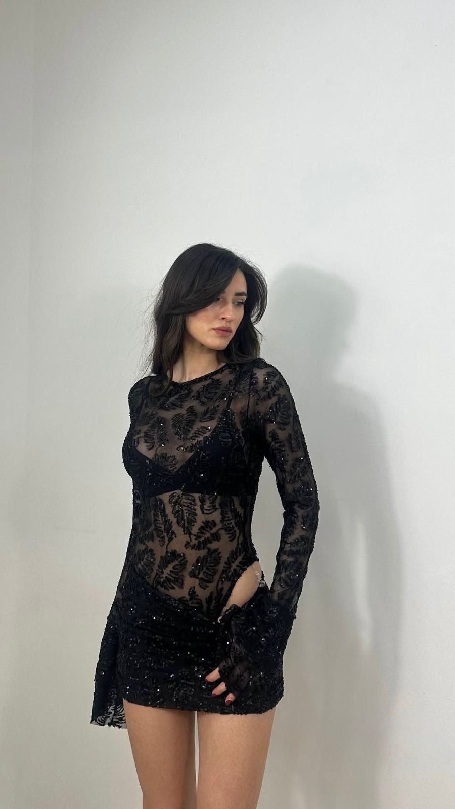 Abito mini in mesh con paillettes
