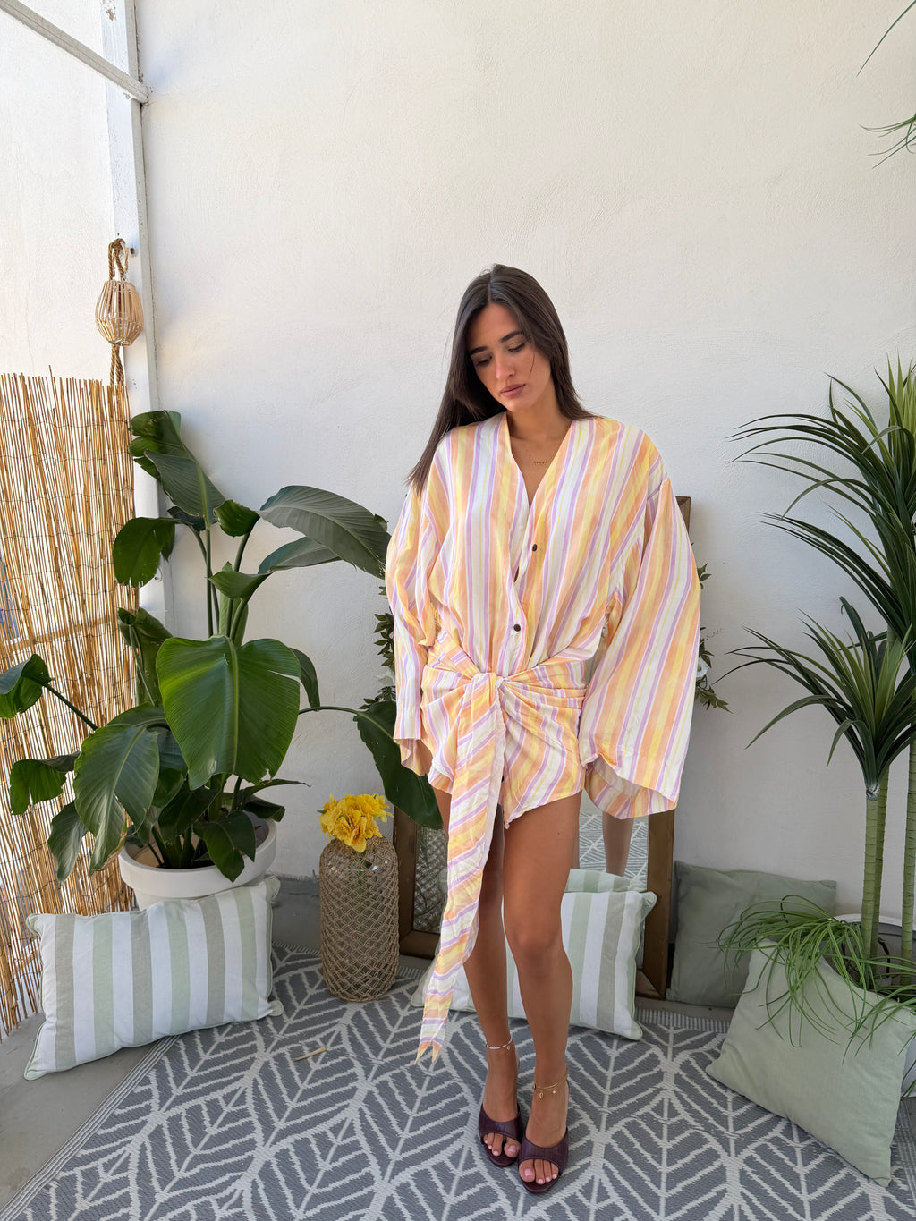 Mini dress  fantasia con maniche maxi e cintura