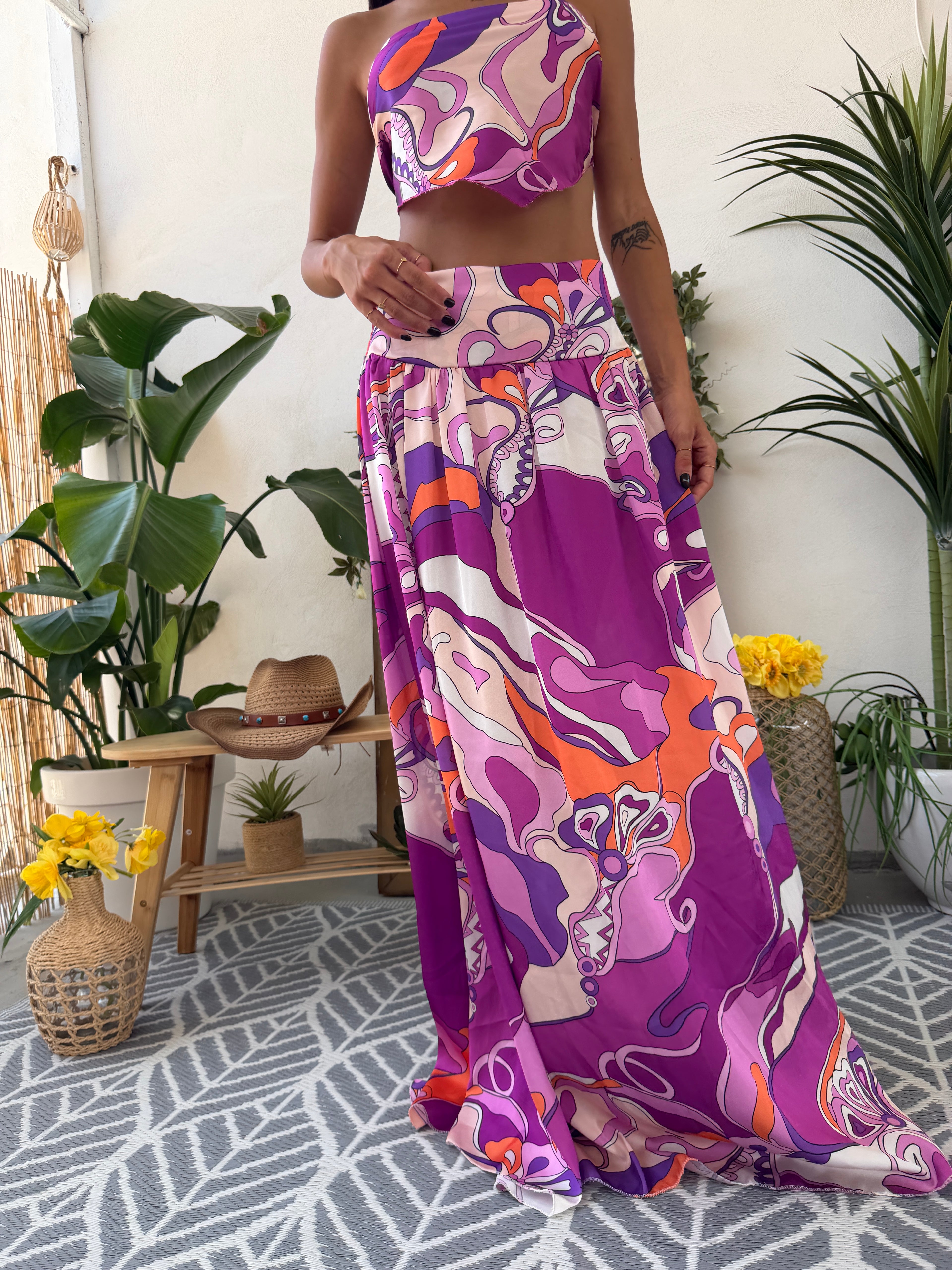 Coordinato fantasia con top foulard e gonna lunga