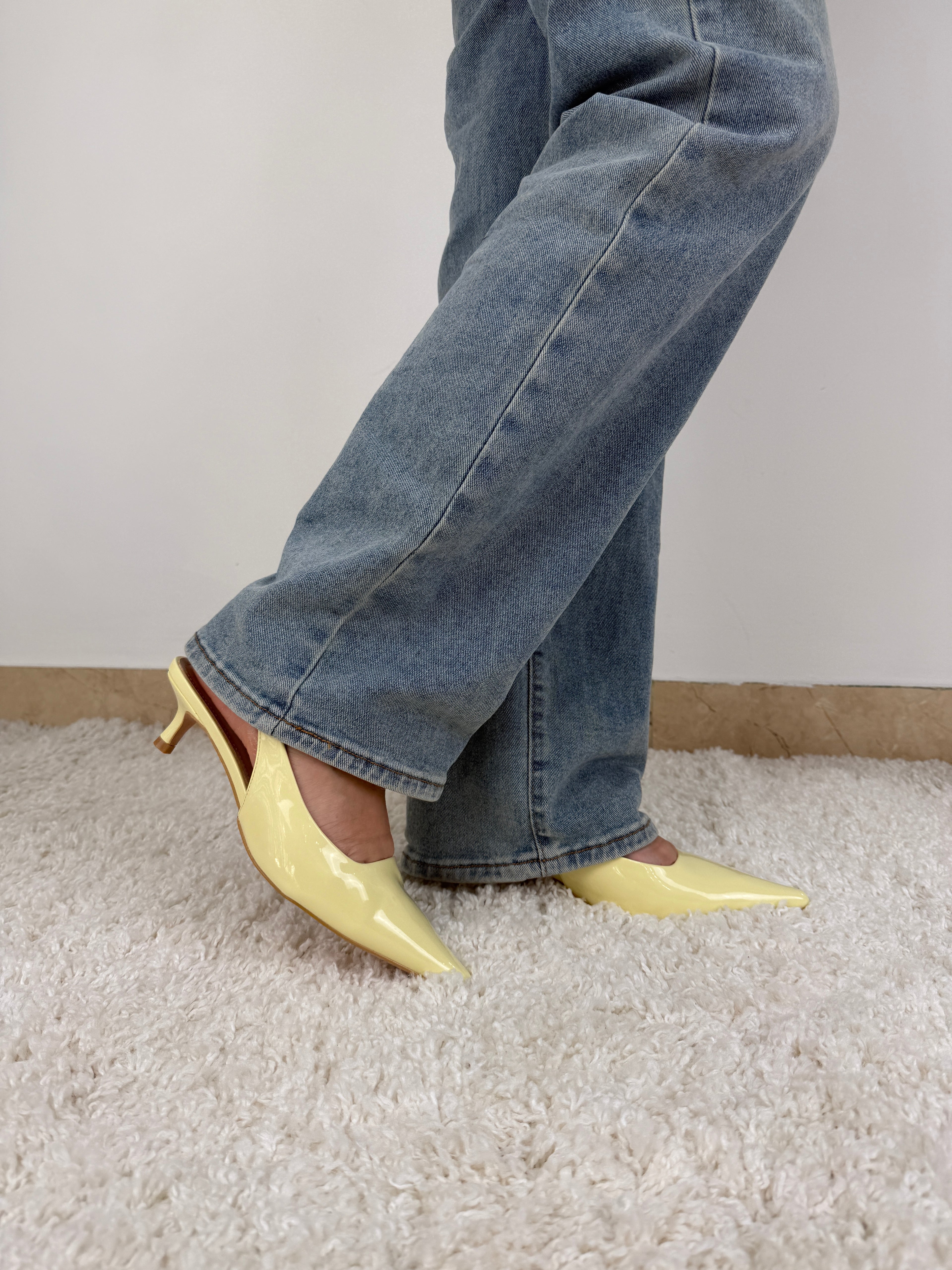 Slingback con tacco basso