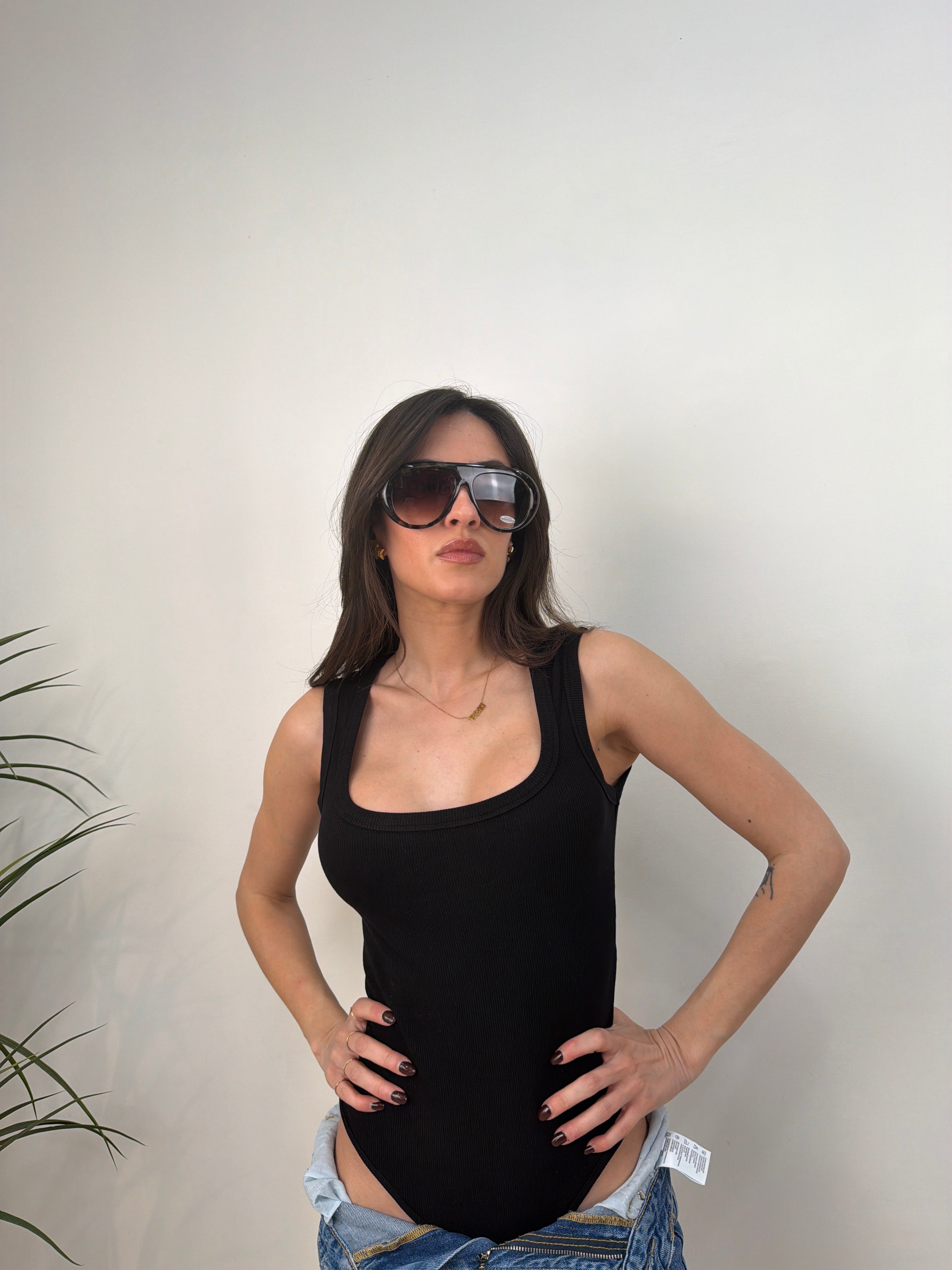 Body a costine con scollo ampio – basic fit