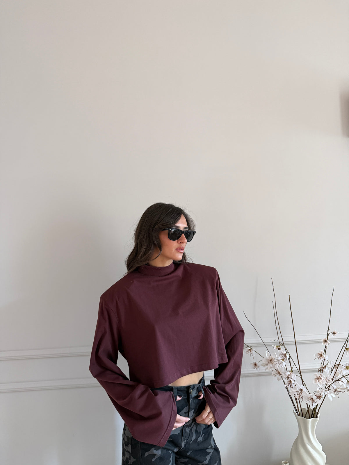 Longsleeve Crop mezzo collo  con Maniche Svasate