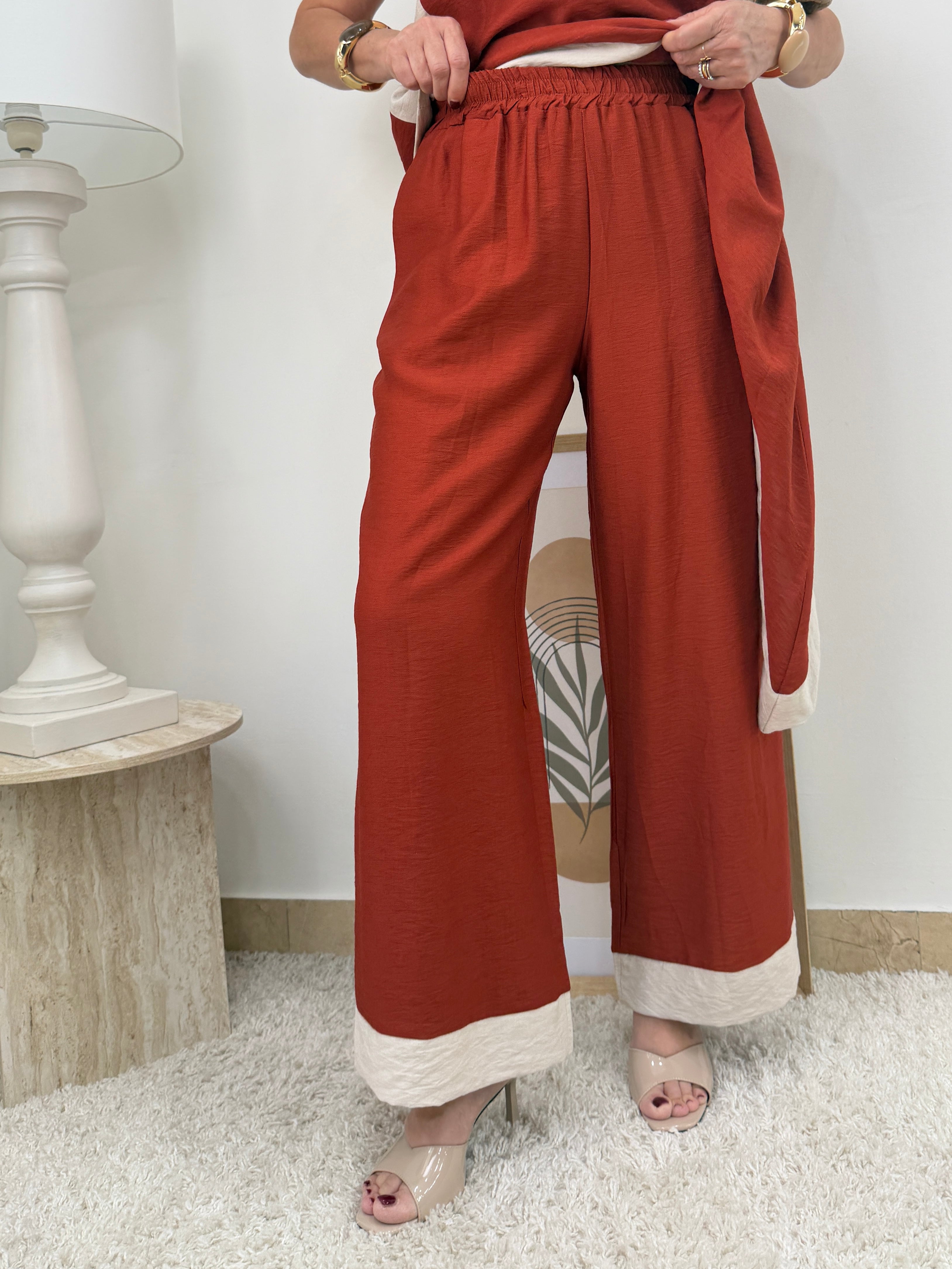 Coordinato Due Pezzi con Casacca Asimmetrica e Pantalone Palazzo