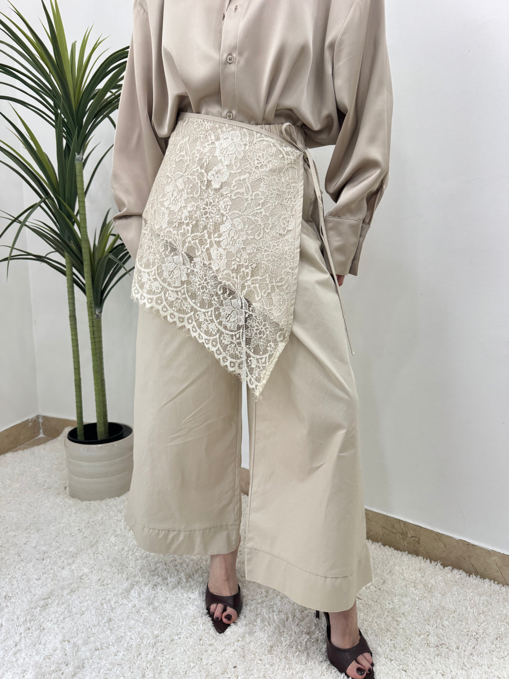 Pantalone con fusciacca in pizzo