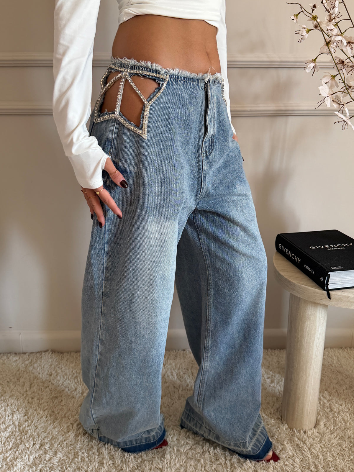 Jeans Wide Leg con Dettagli Cut-Out e Strass