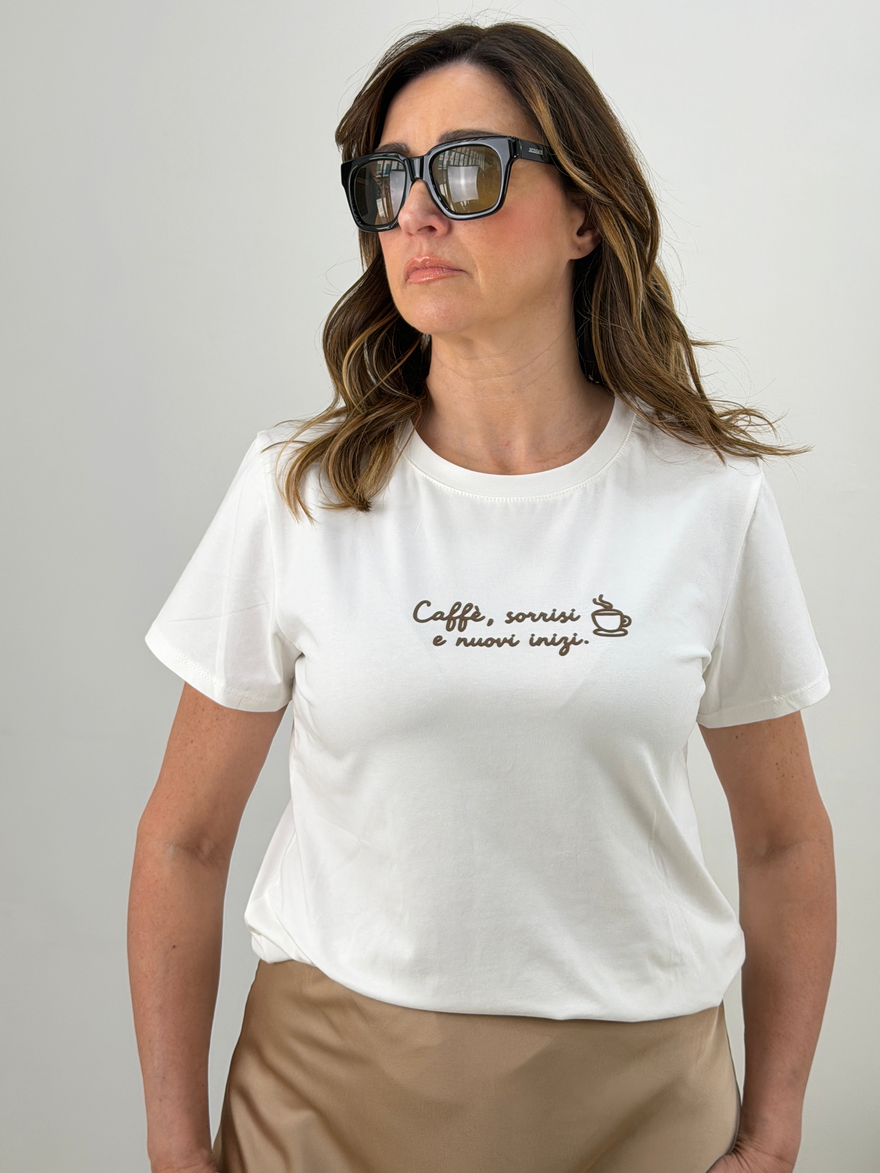 T-shirt con scritta minimal
