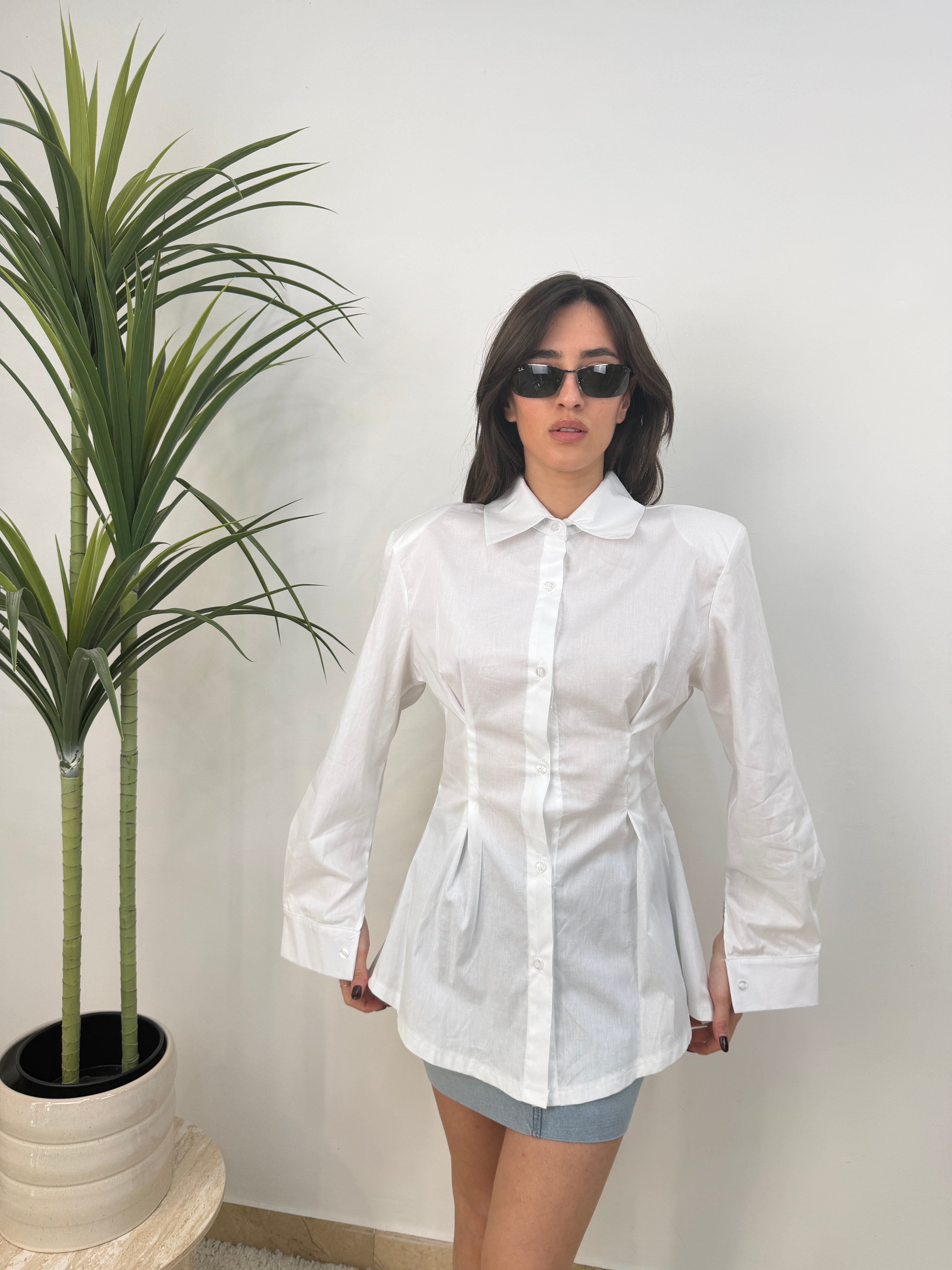 Camicia avvitata con spalline schiena aperta a forma di cuore