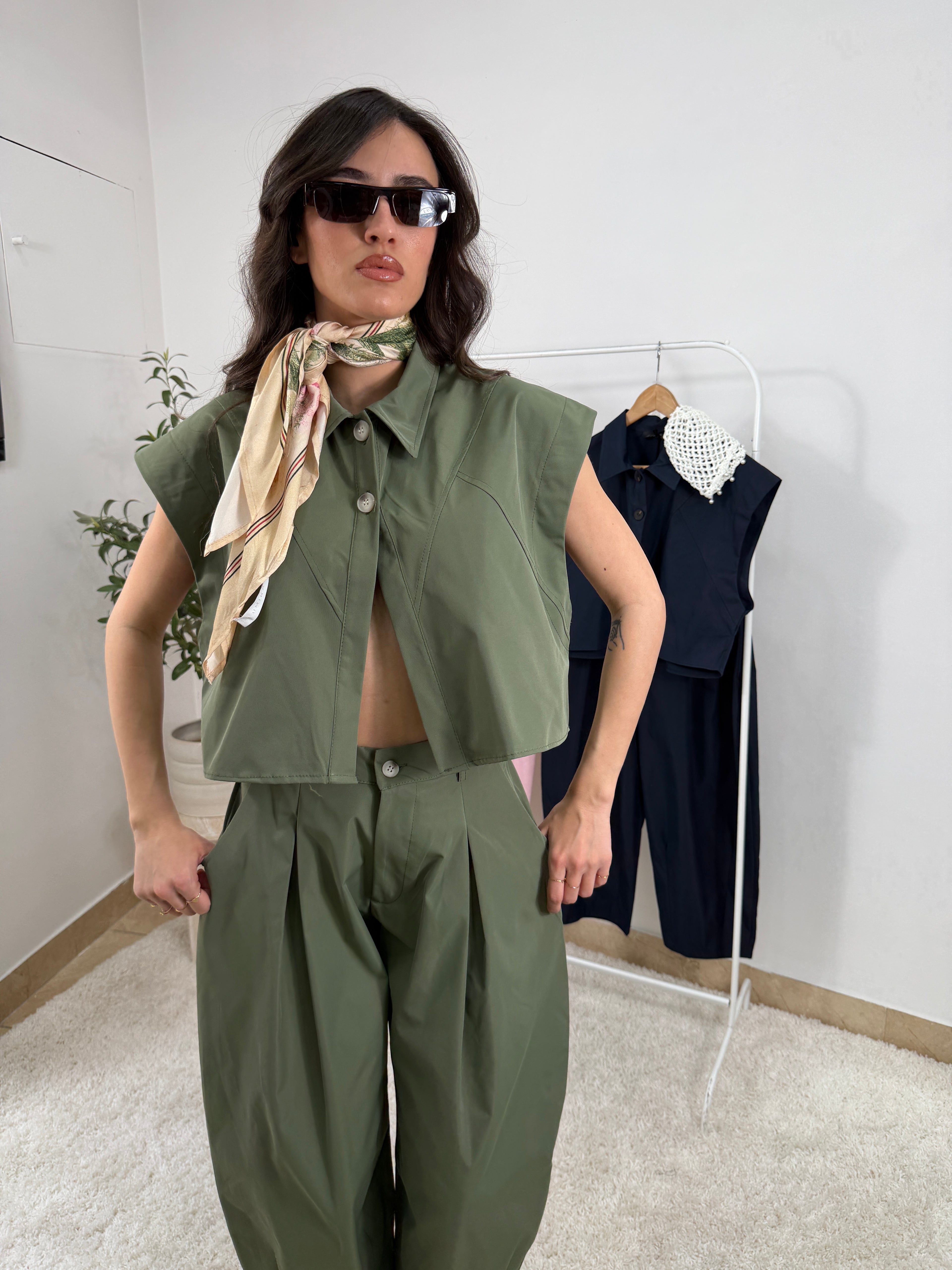 Coordinato Top Crop Effetto Gilet e pantalone a pince