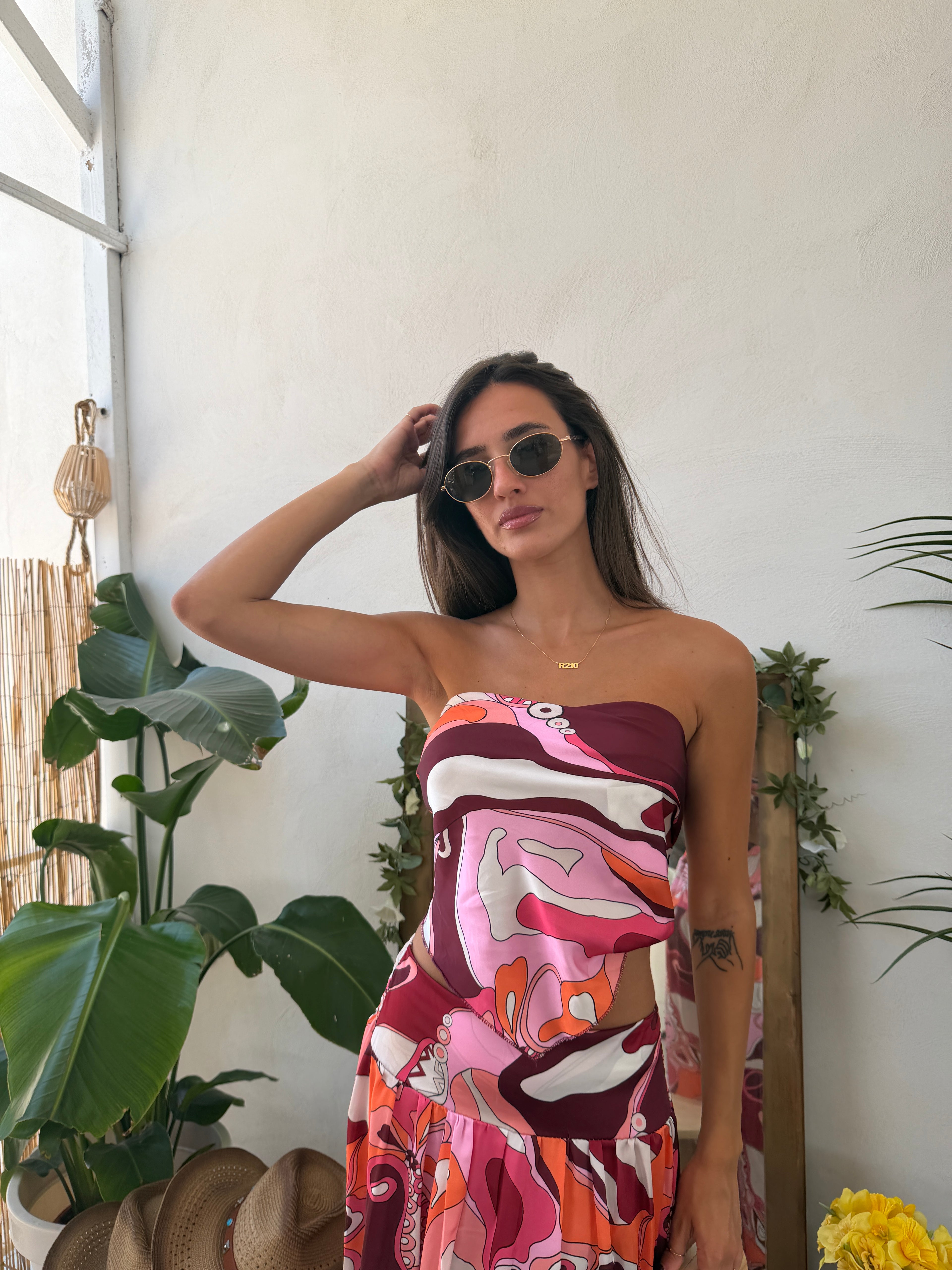 Coordinato fantasia con top foulard e gonna lunga
