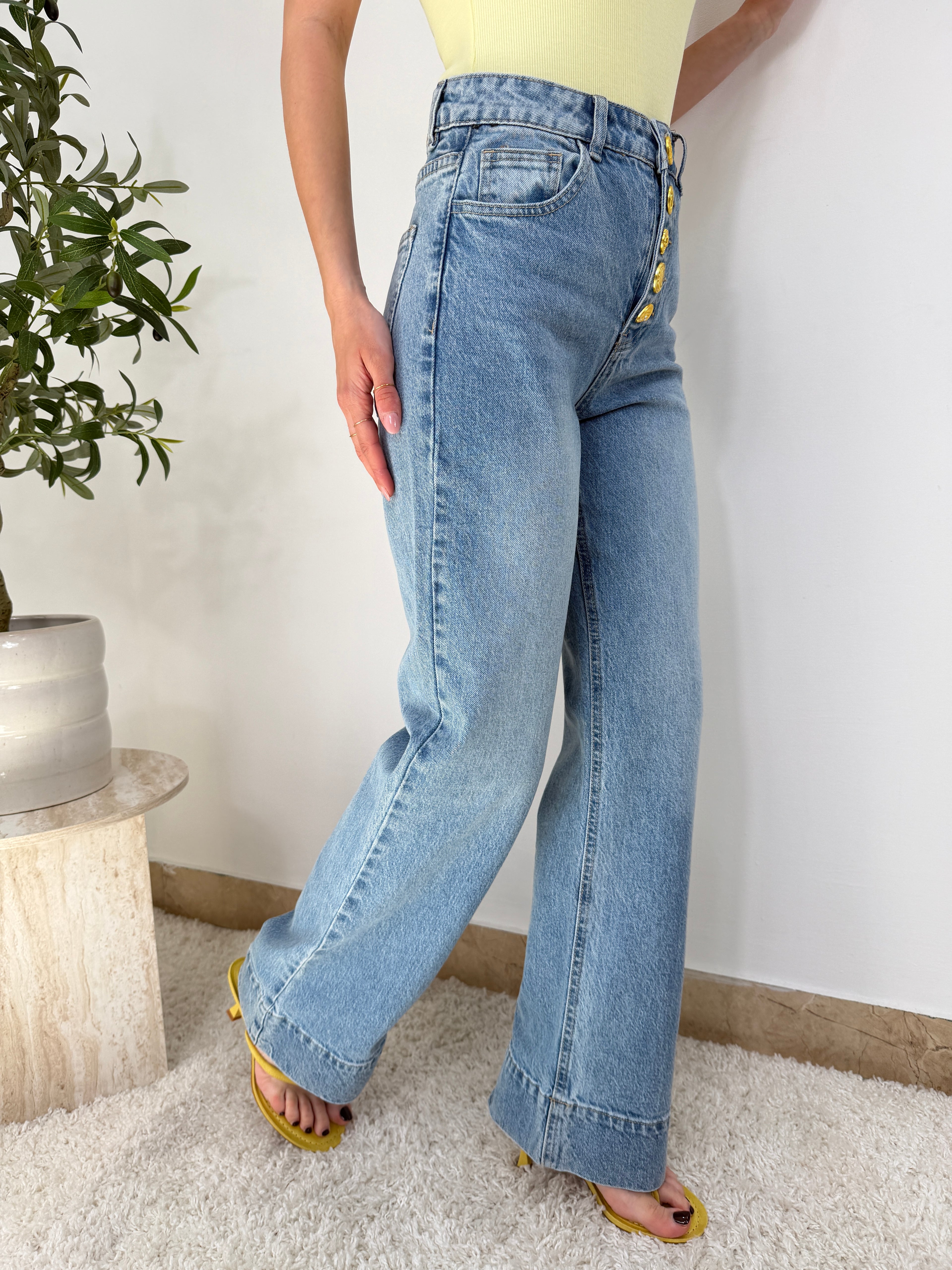 Jeans  wide leg vita alta con bottoni gioiello