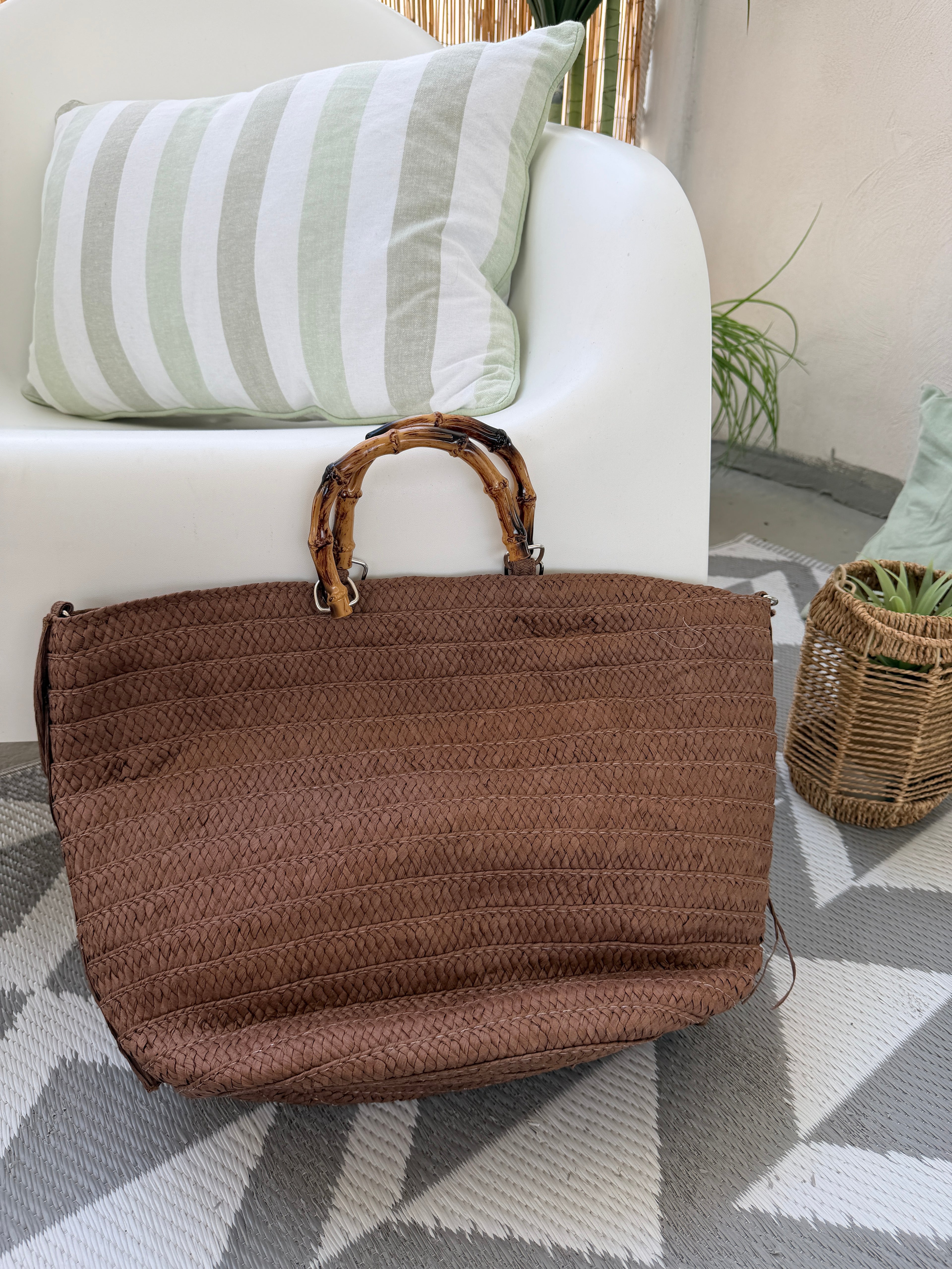Borsa mare in rafia con manici effetto bambù