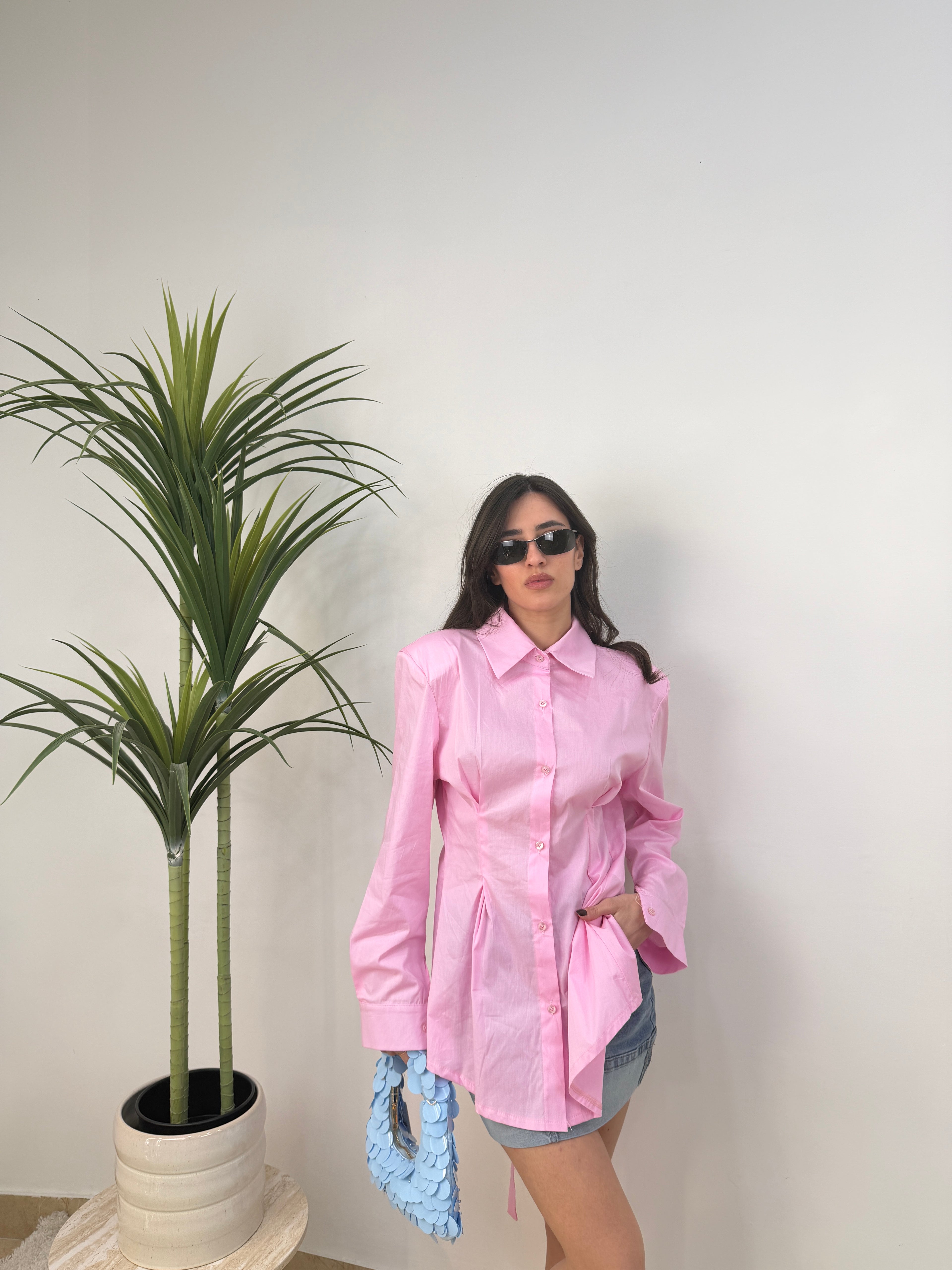 Camicia avvitata con spalline schiena aperta a forma di cuore