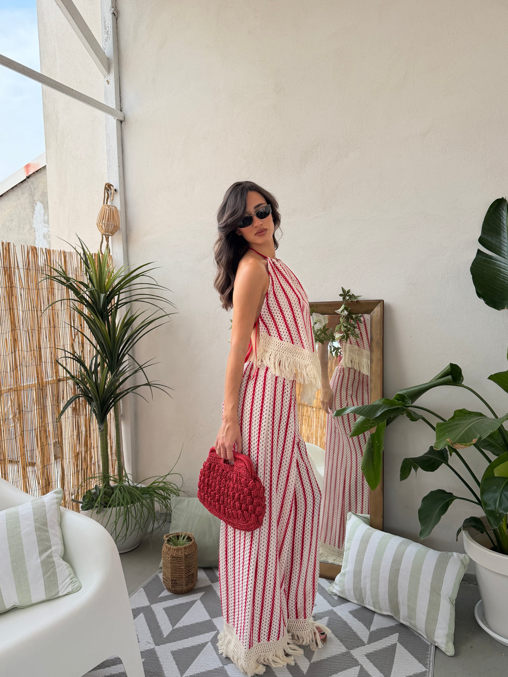 Coordinato in maglia traforata con top a e pantalone palazzo con frange