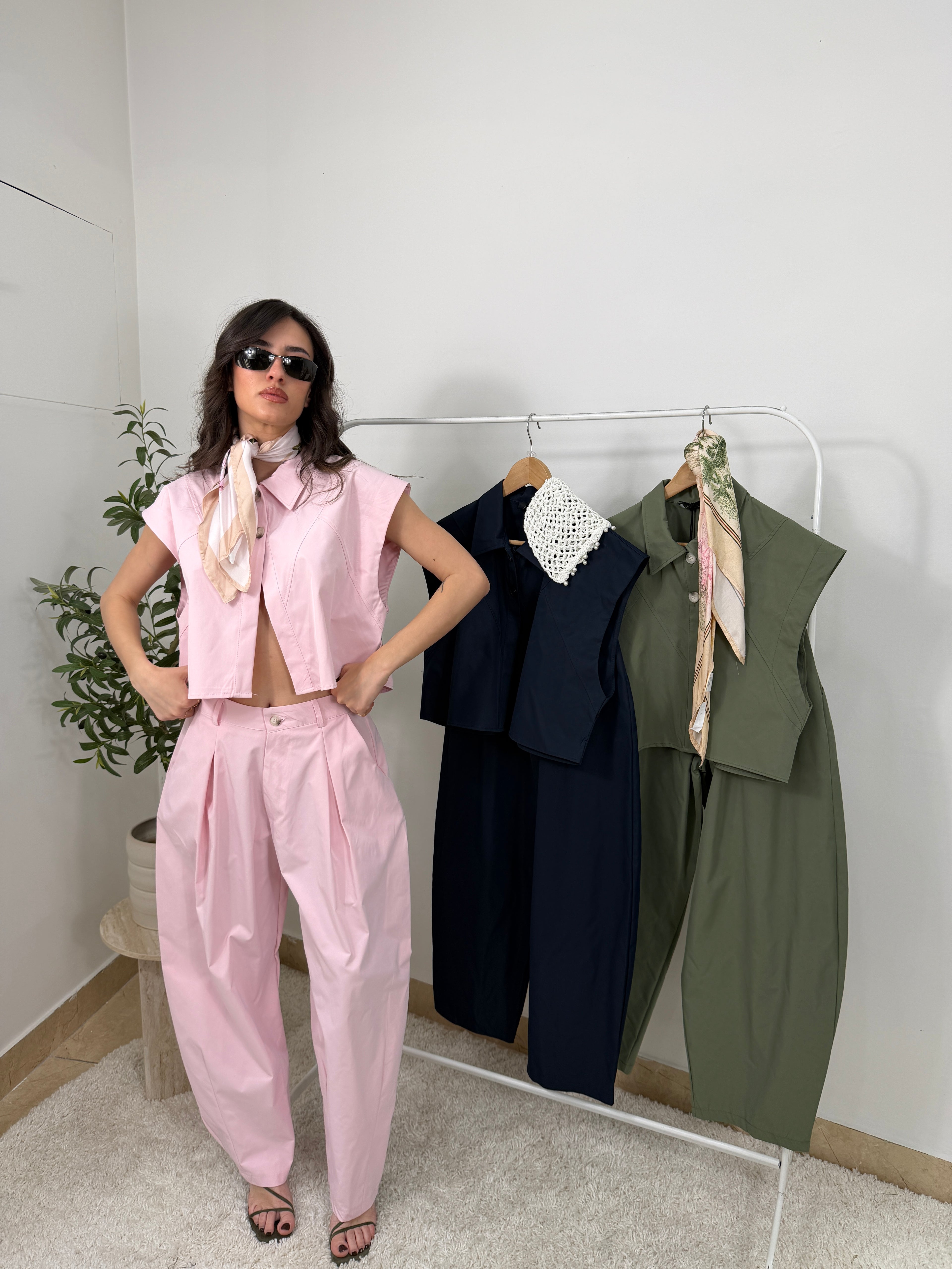 Coordinato Top Crop Effetto Gilet e pantalone a pince