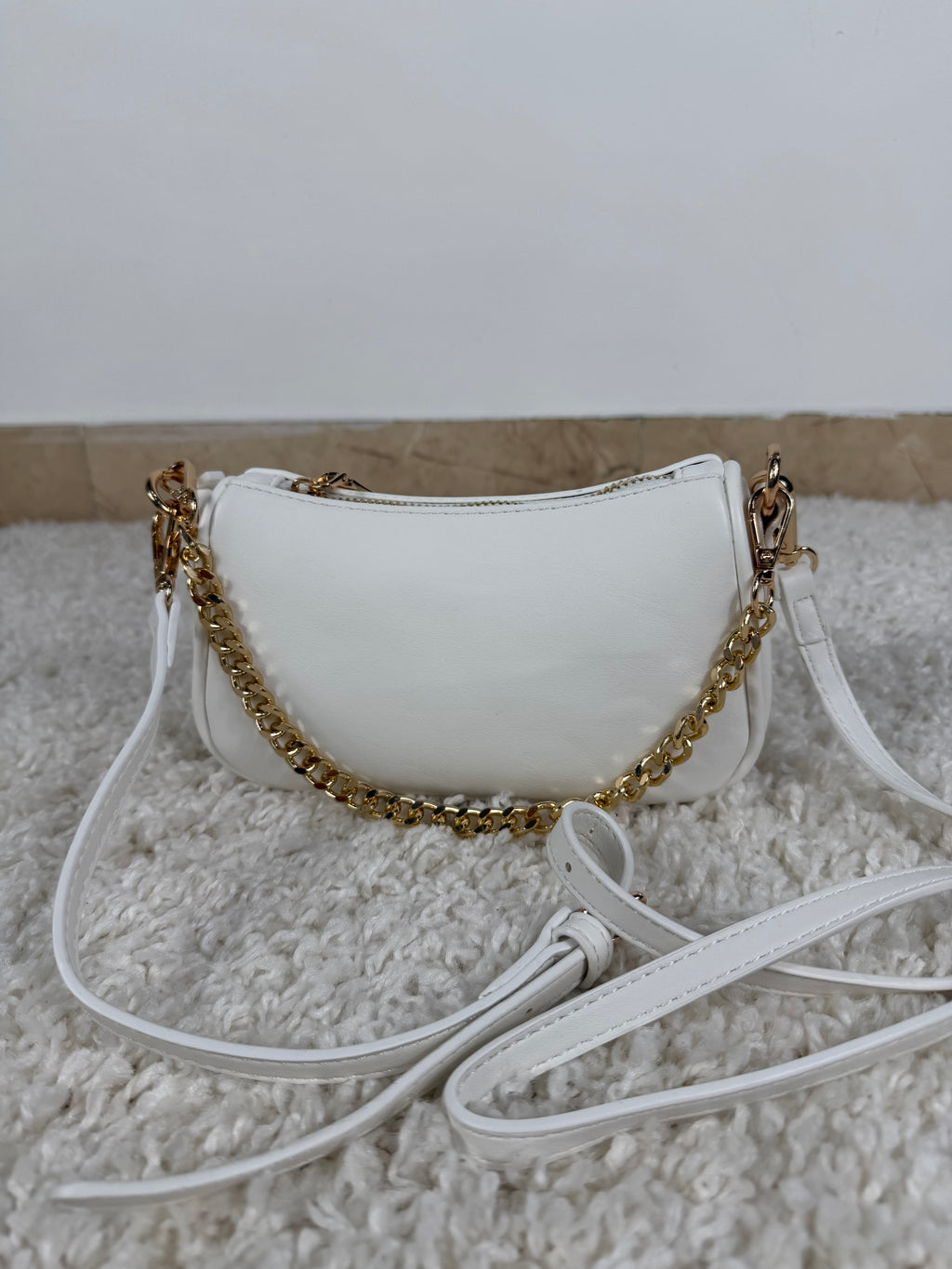 Borsa mini  con catena dorata e tracolla