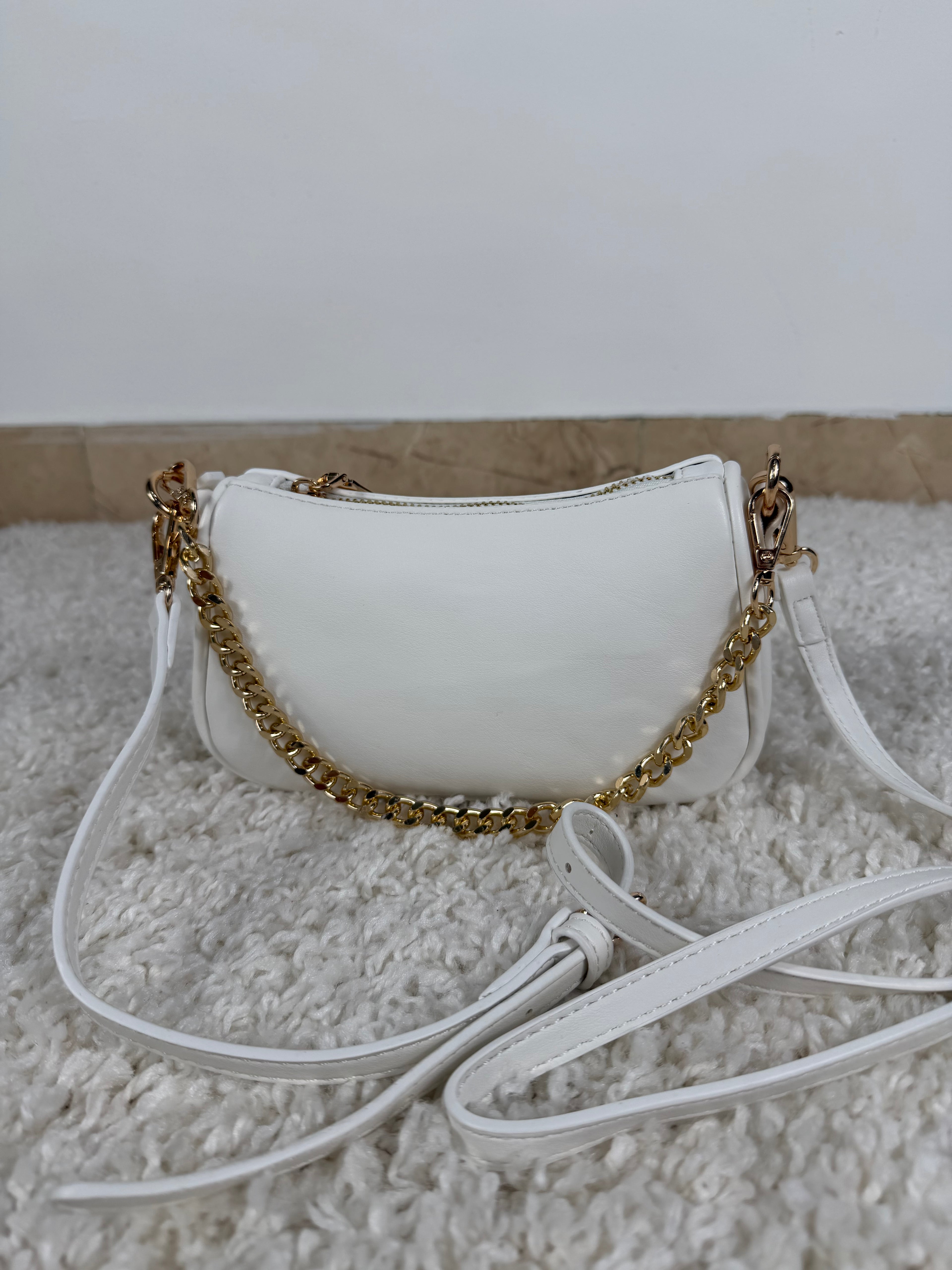 Borsa mini  con catena dorata e tracolla