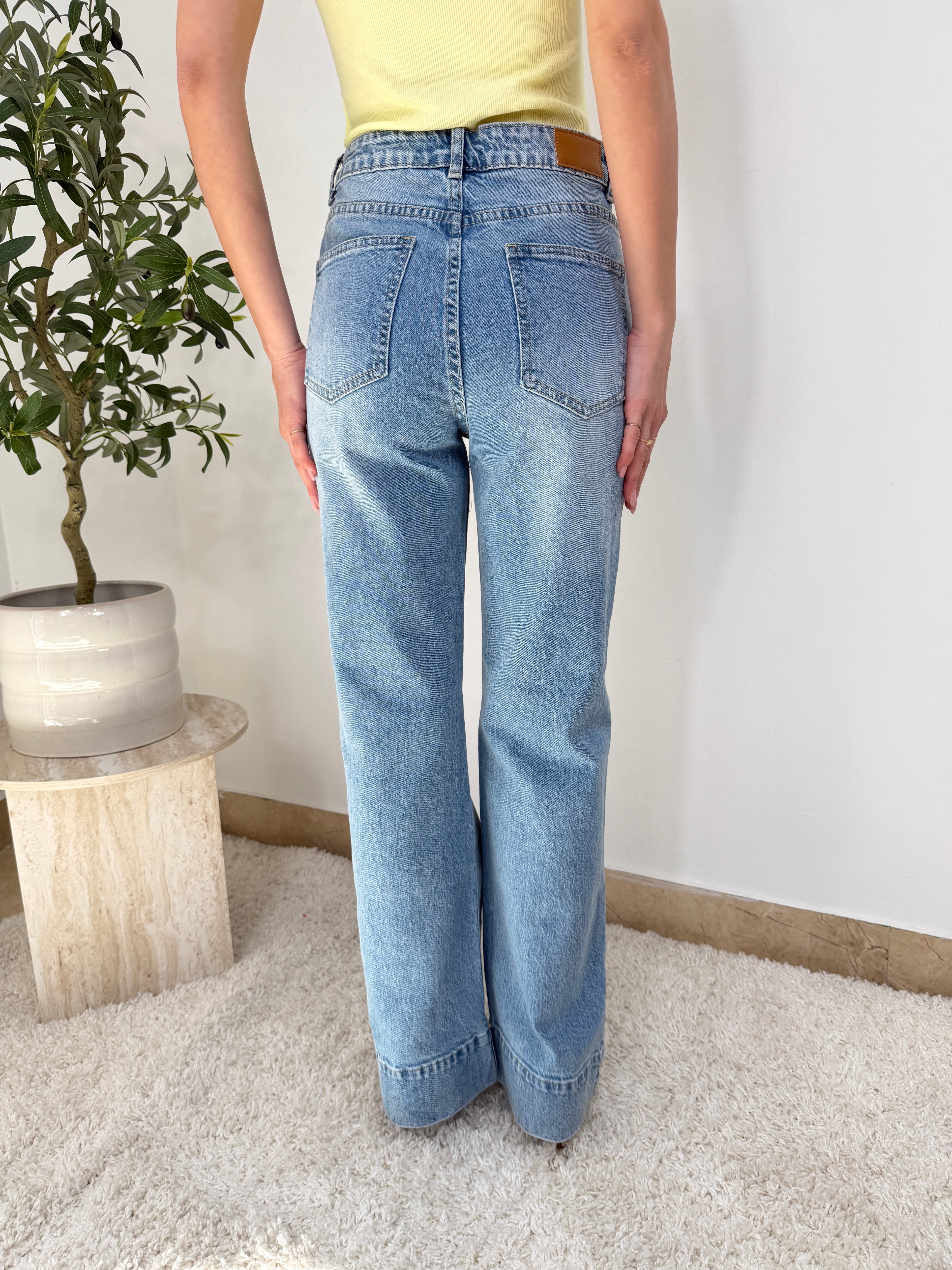 Jeans  wide leg vita alta con bottoni gioiello
