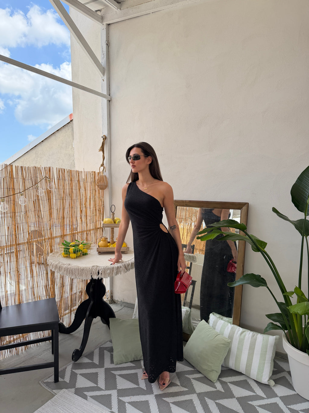 Abito Lungo Monospalla con Cut-Out Laterale