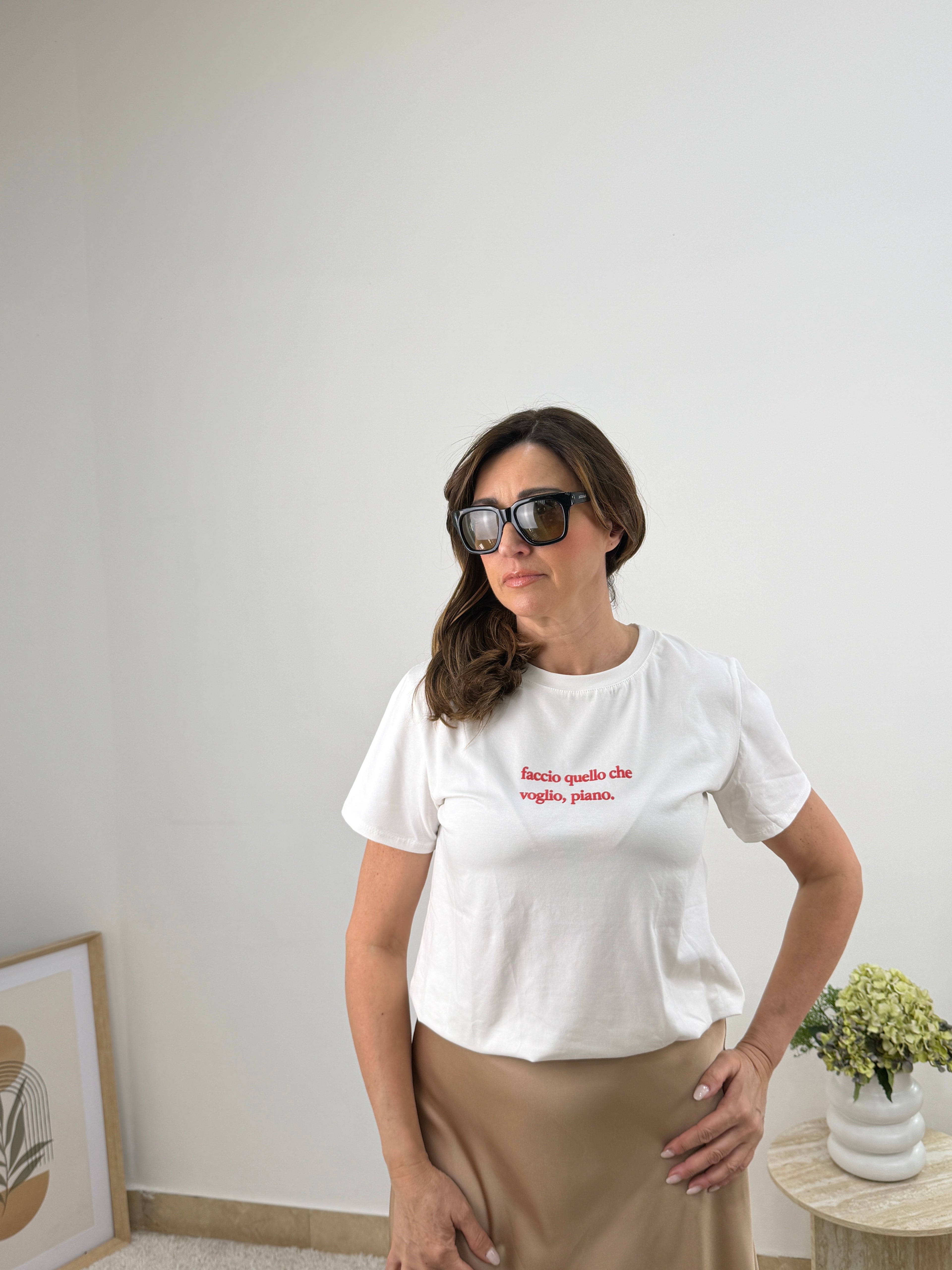 T-shirt con scritta minimal