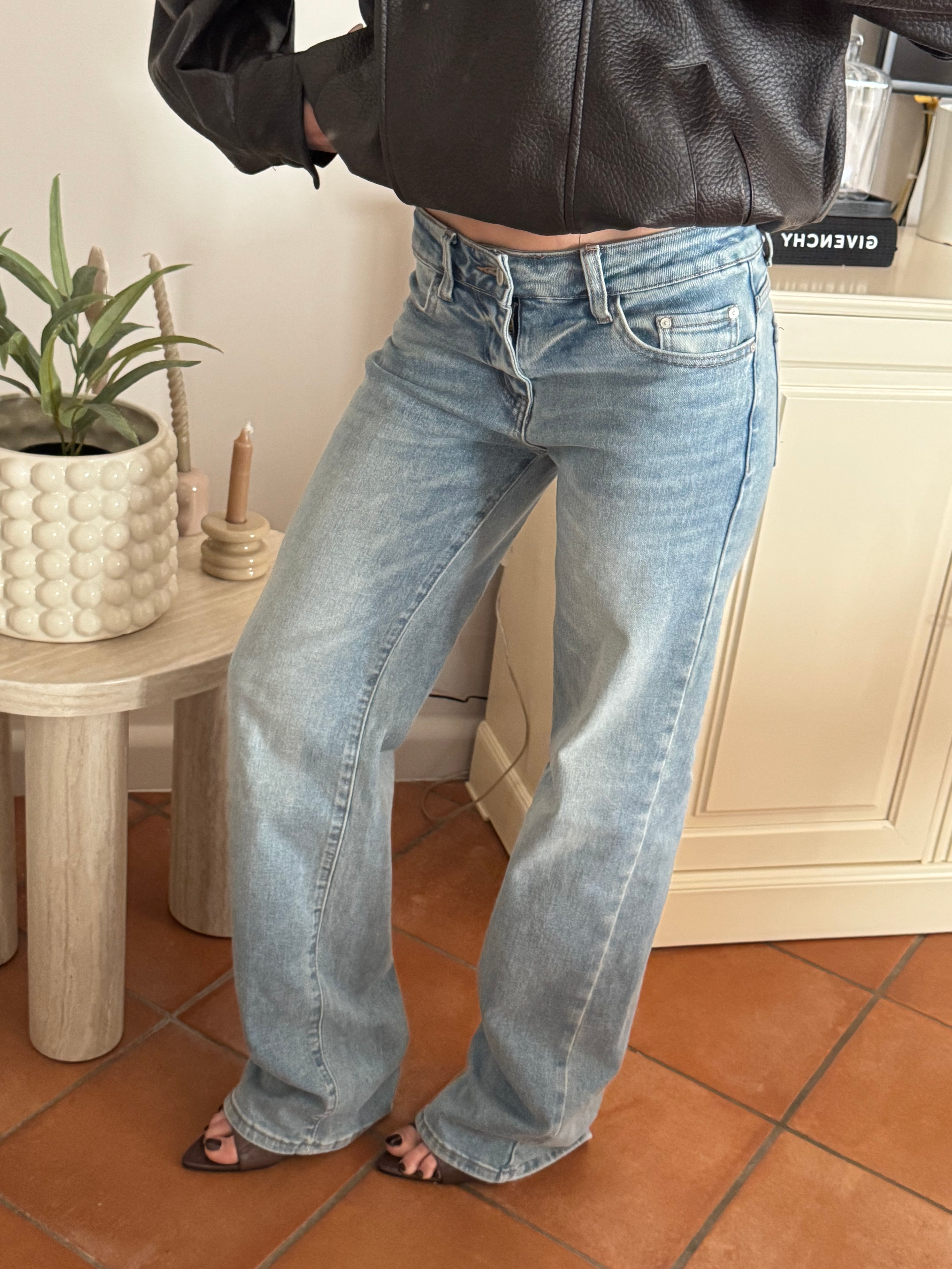 Jeans straight fit a vita bassa – lavaggio chiaro
