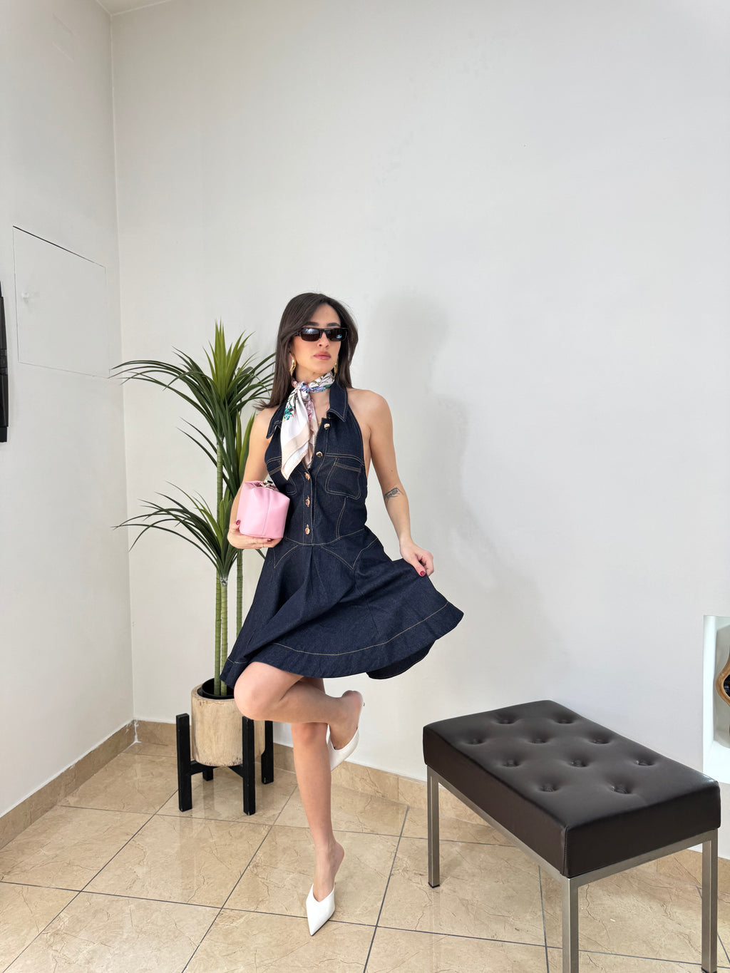 Abito in denim senza maniche con gonna svasata