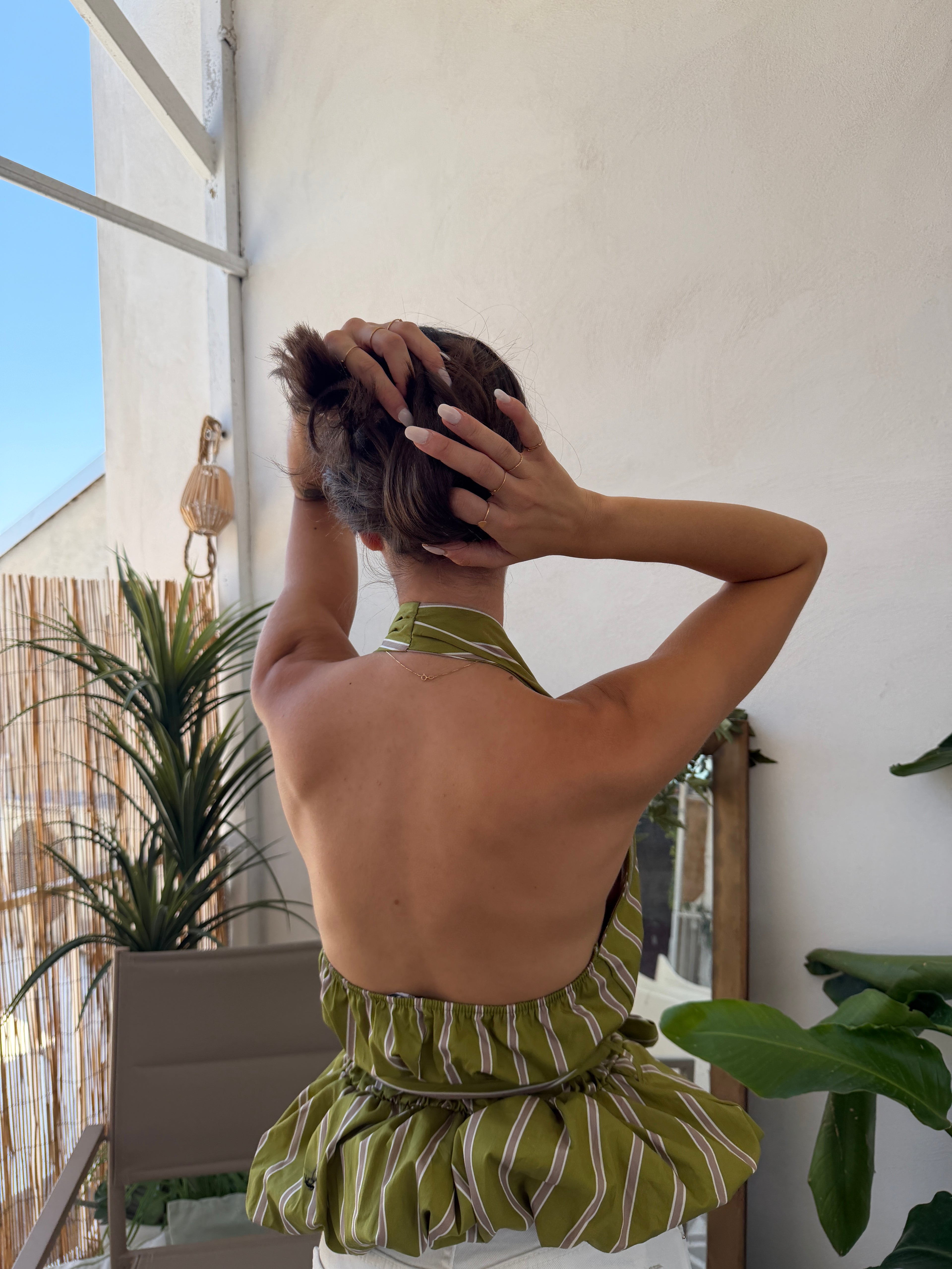 Top a righe con fiocco in vita