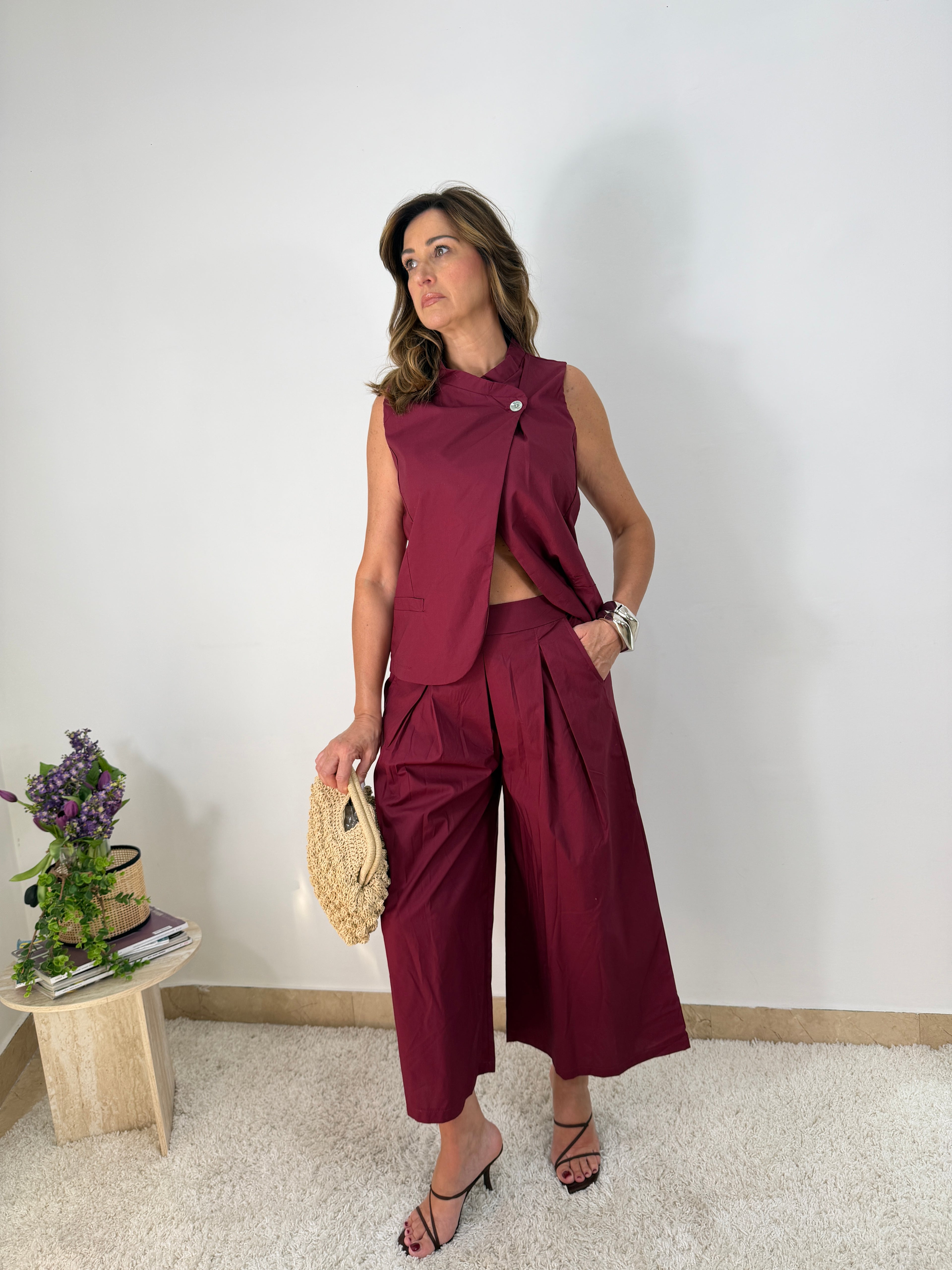 Completo due pezzi con gilet smanicato e pantalone ampio